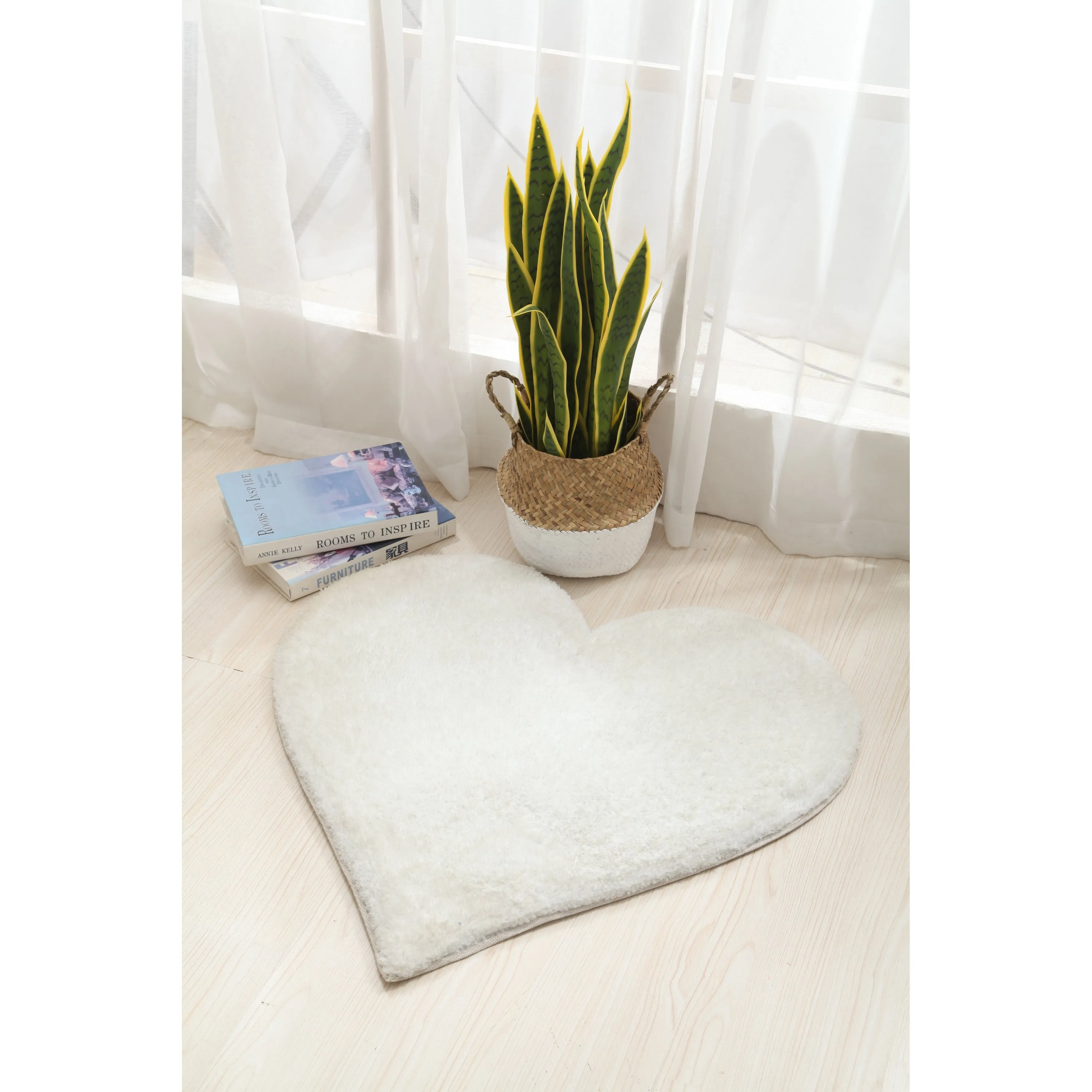Hearts Collection Hand Woven Shag Area Rug - 24 x 24