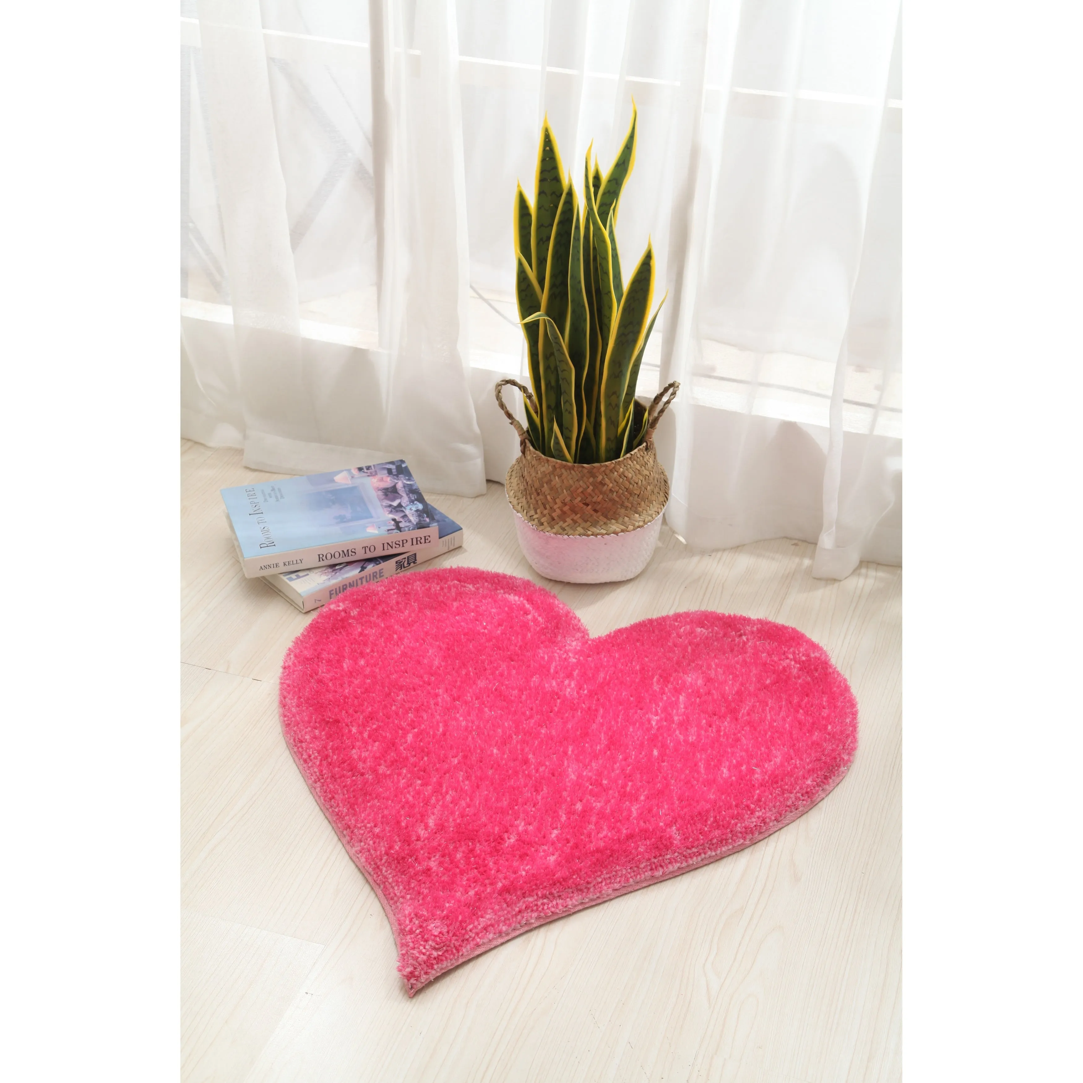Hearts Collection Hand Woven Shag Area Rug - 24 x 24