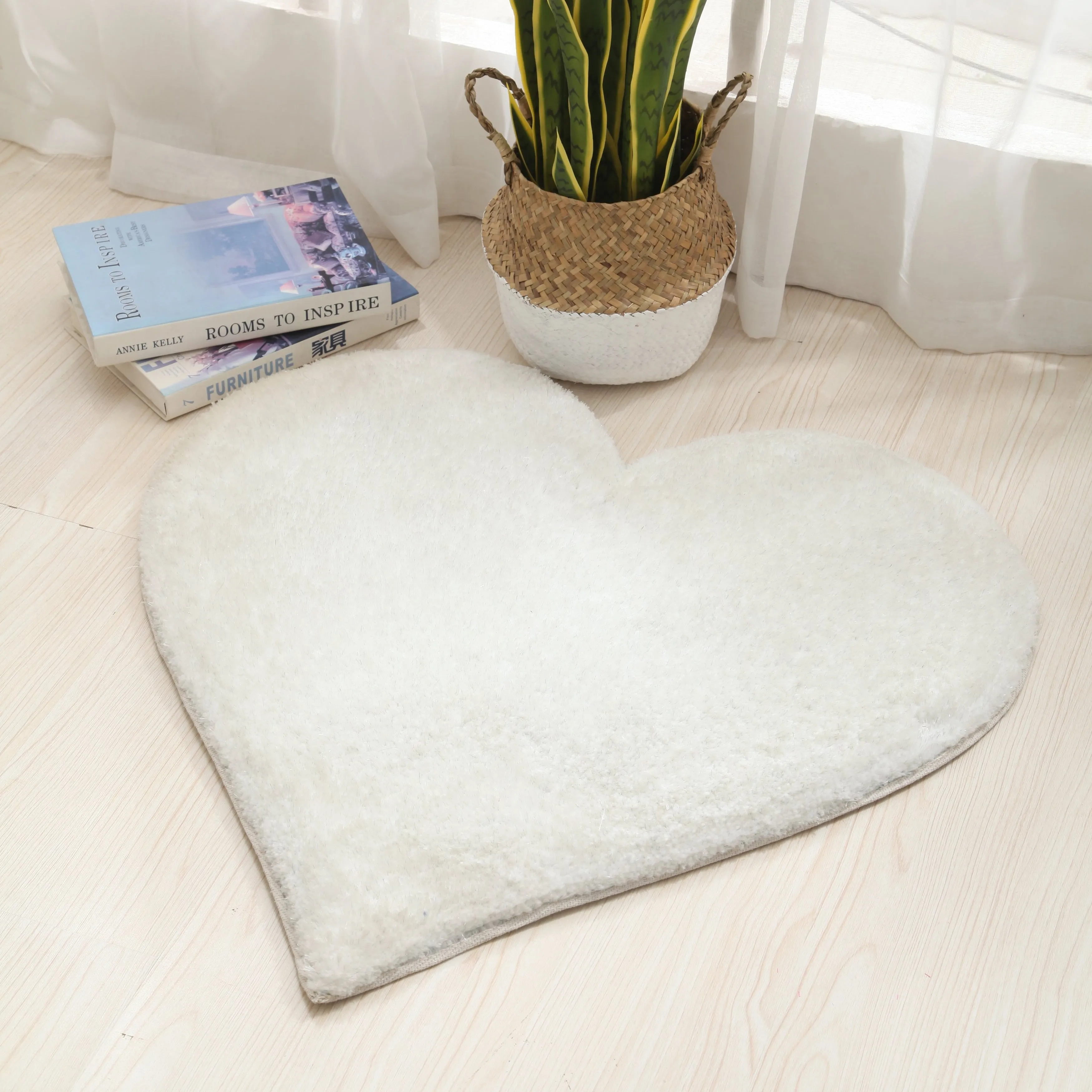 Hearts Collection Hand Woven Shag Area Rug - 24 x 24