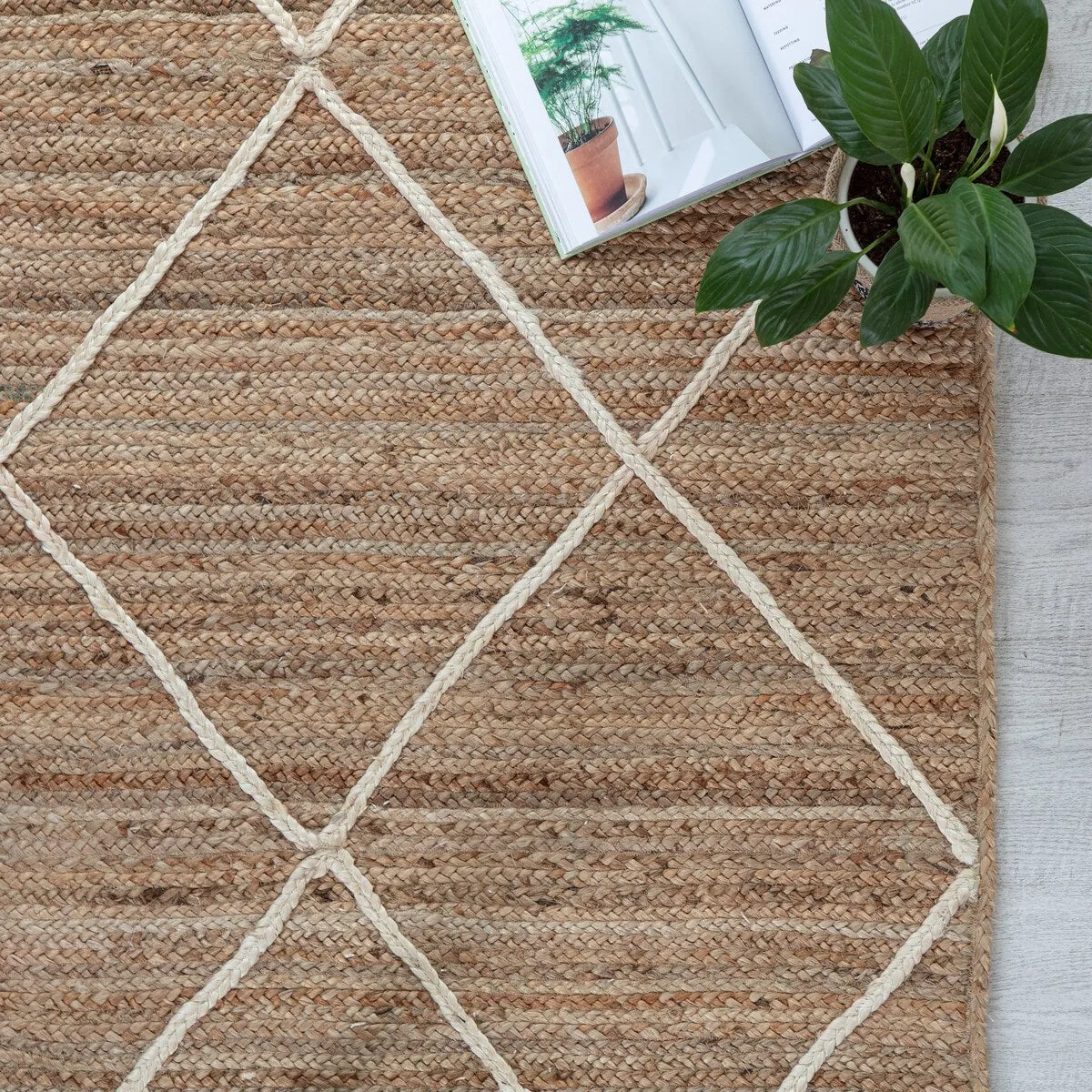 Jani Domme Natural & Ivory Diamond Braided Area Rug - Elegant and Durable Floor Covering