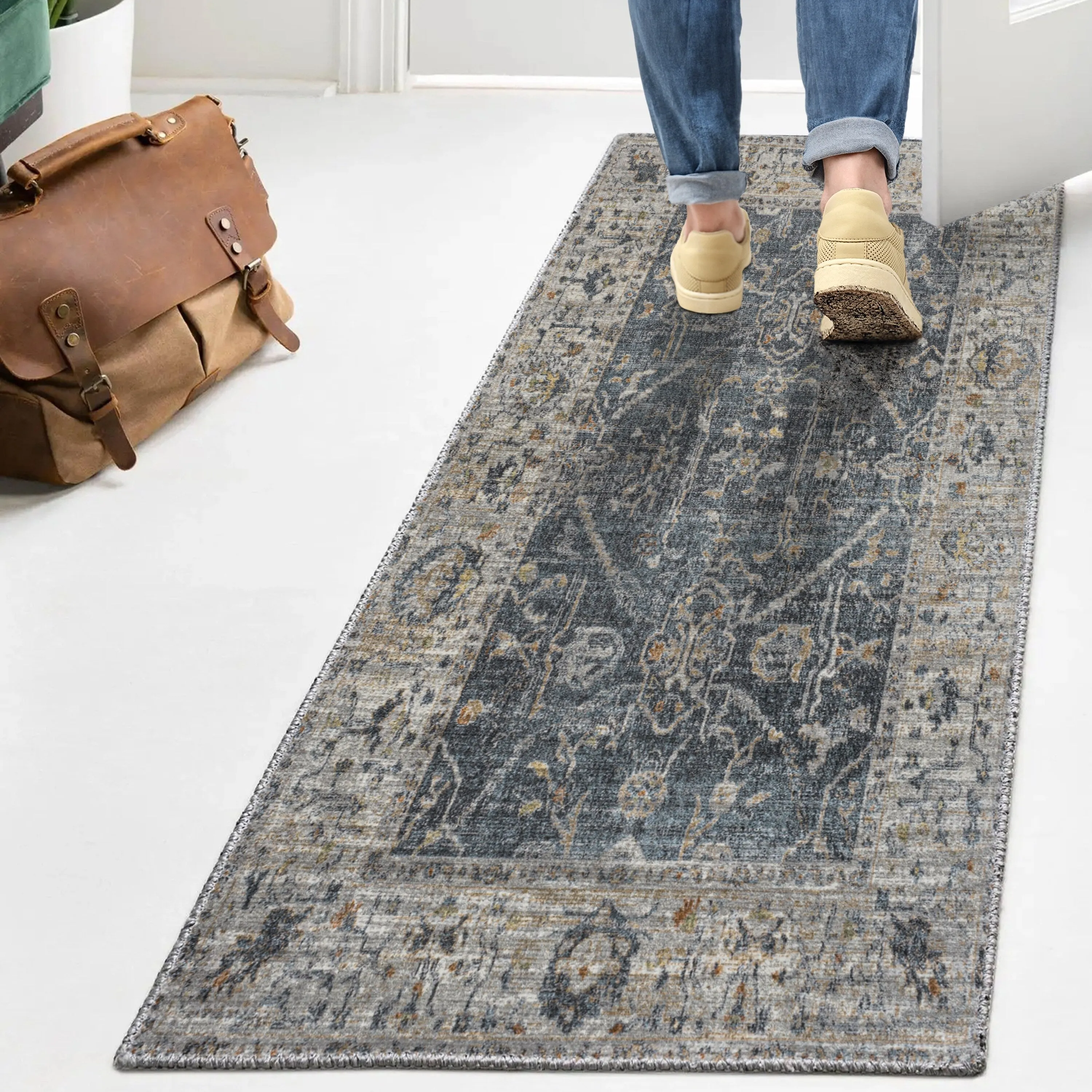 JONATHAN Y Amoeba Rustic Border Low-Pile Machine-Washable Area Rug