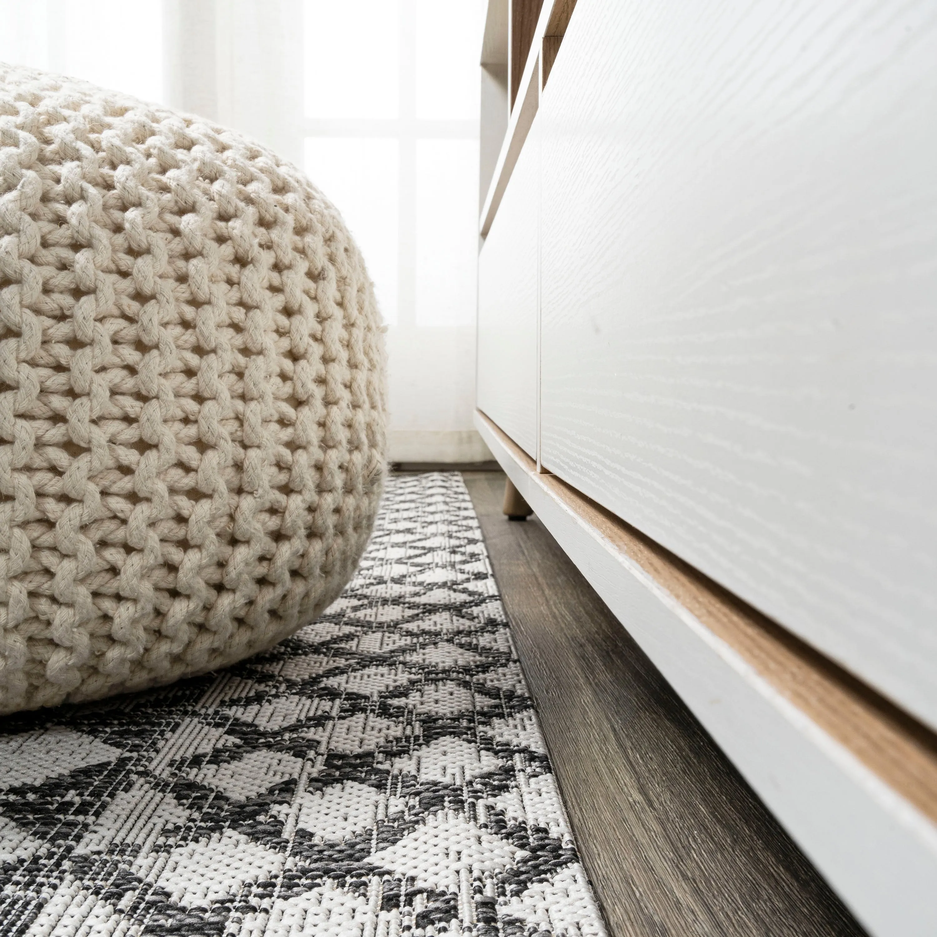 JONATHAN Y Carwa Diamond Tribal Medallion Indoor/Outdoor Area Rug