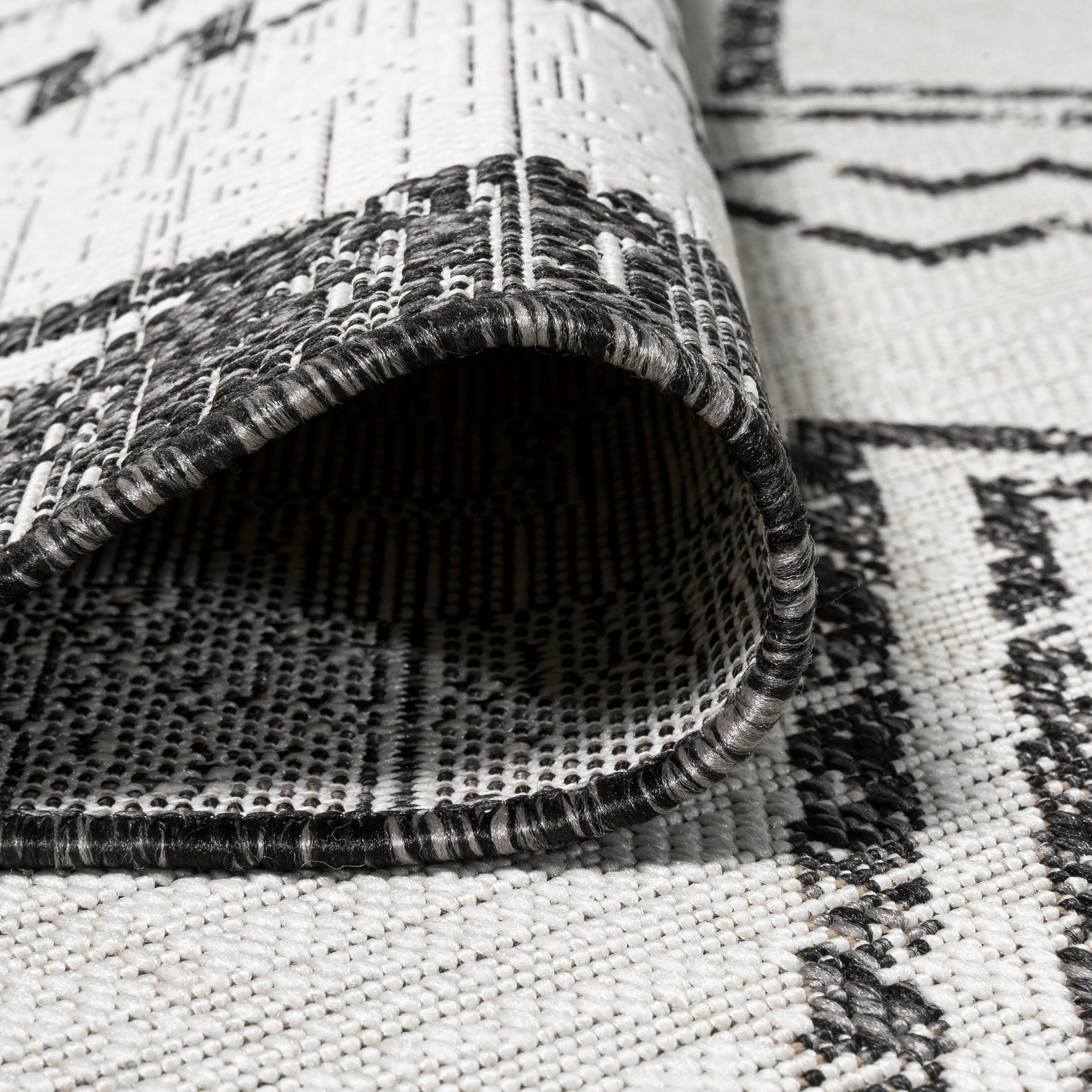 JONATHAN Y Carwa Diamond Tribal Medallion Indoor/Outdoor Area Rug