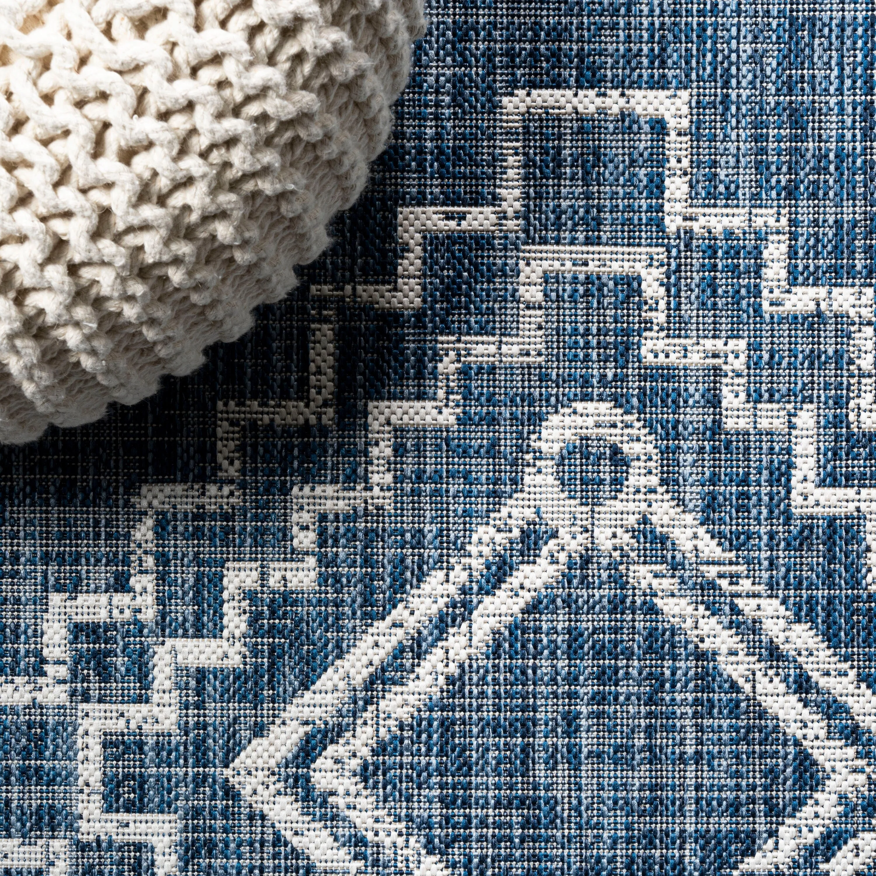 JONATHAN Y Carwa Diamond Tribal Medallion Indoor/Outdoor Area Rug
