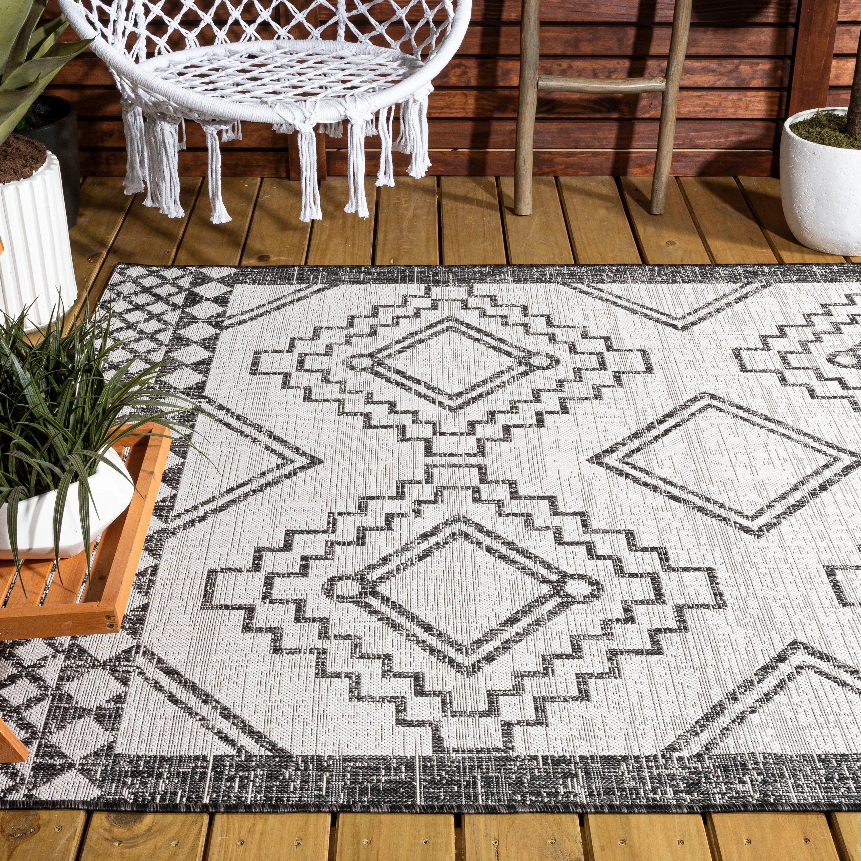 JONATHAN Y Carwa Diamond Tribal Medallion Indoor/Outdoor Area Rug