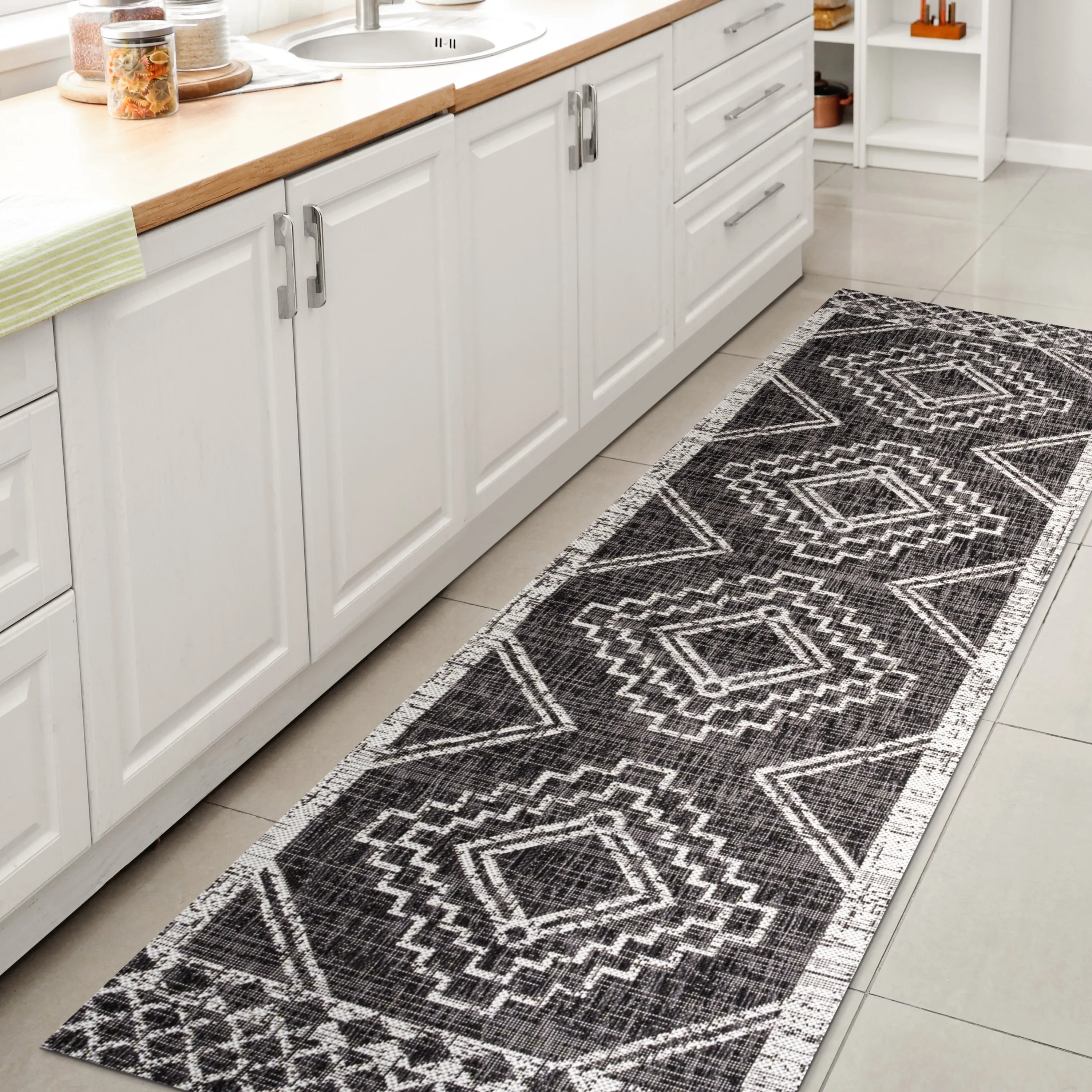 JONATHAN Y Carwa Diamond Tribal Medallion Indoor/Outdoor Area Rug
