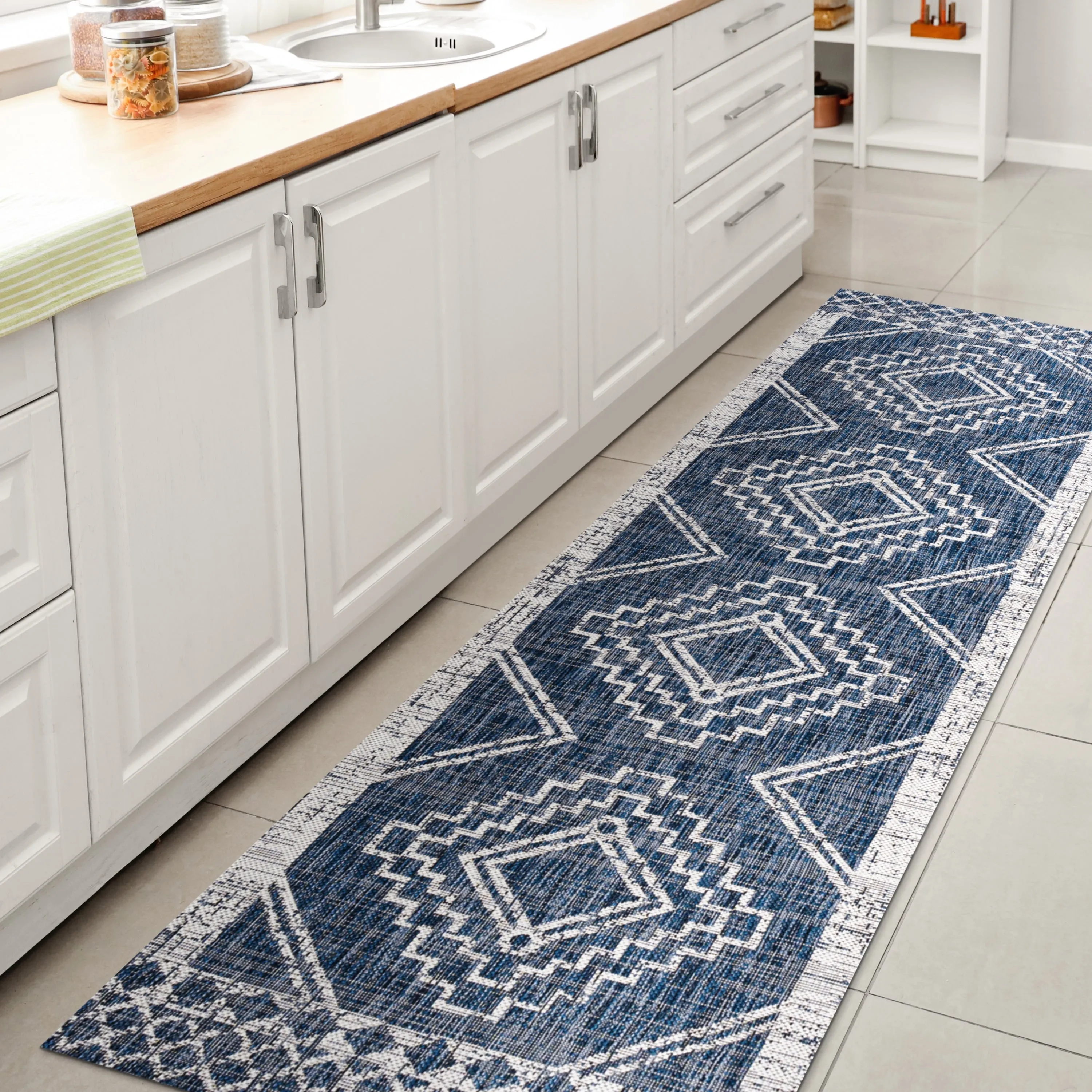 JONATHAN Y Carwa Diamond Tribal Medallion Indoor/Outdoor Area Rug