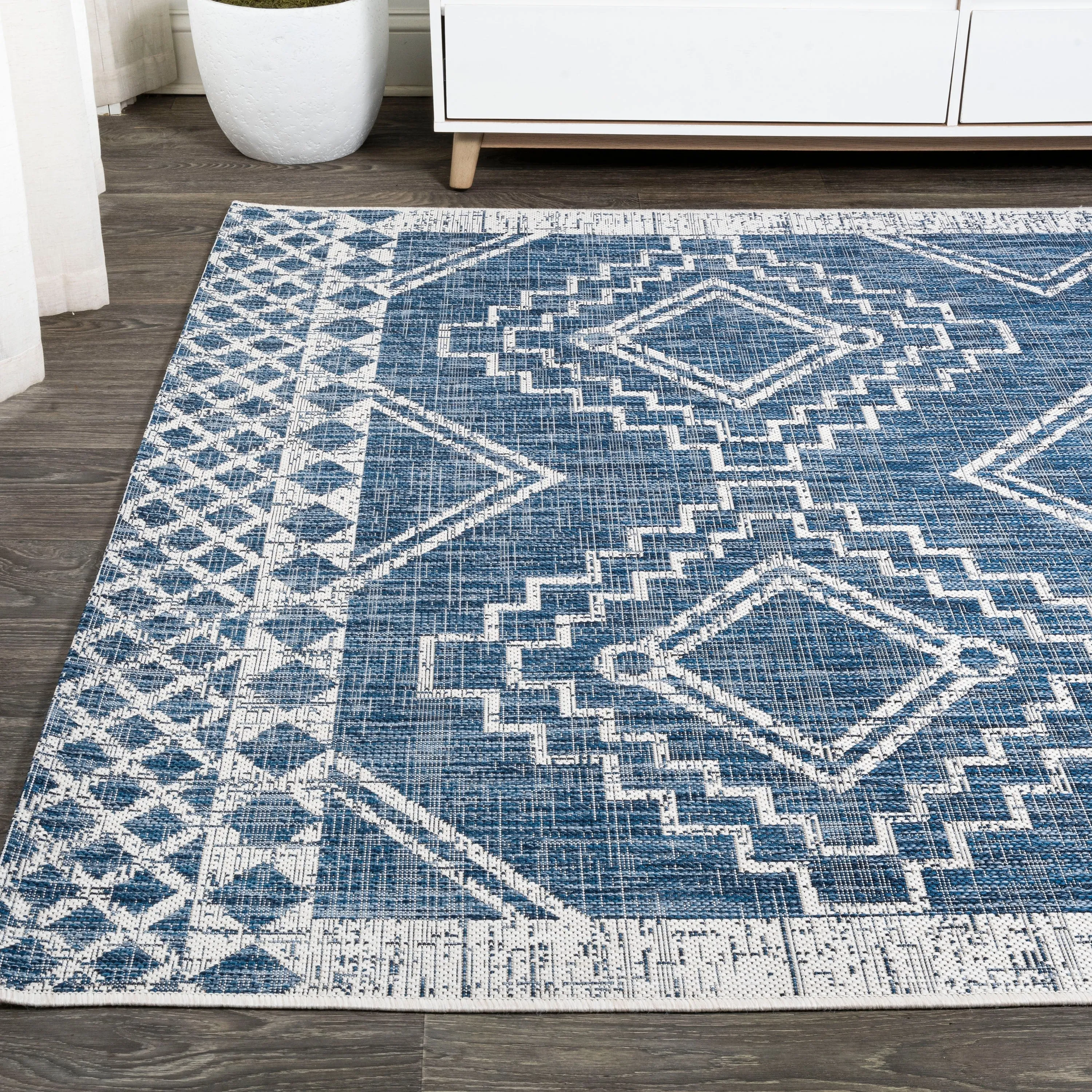 JONATHAN Y Carwa Diamond Tribal Medallion Indoor/Outdoor Area Rug