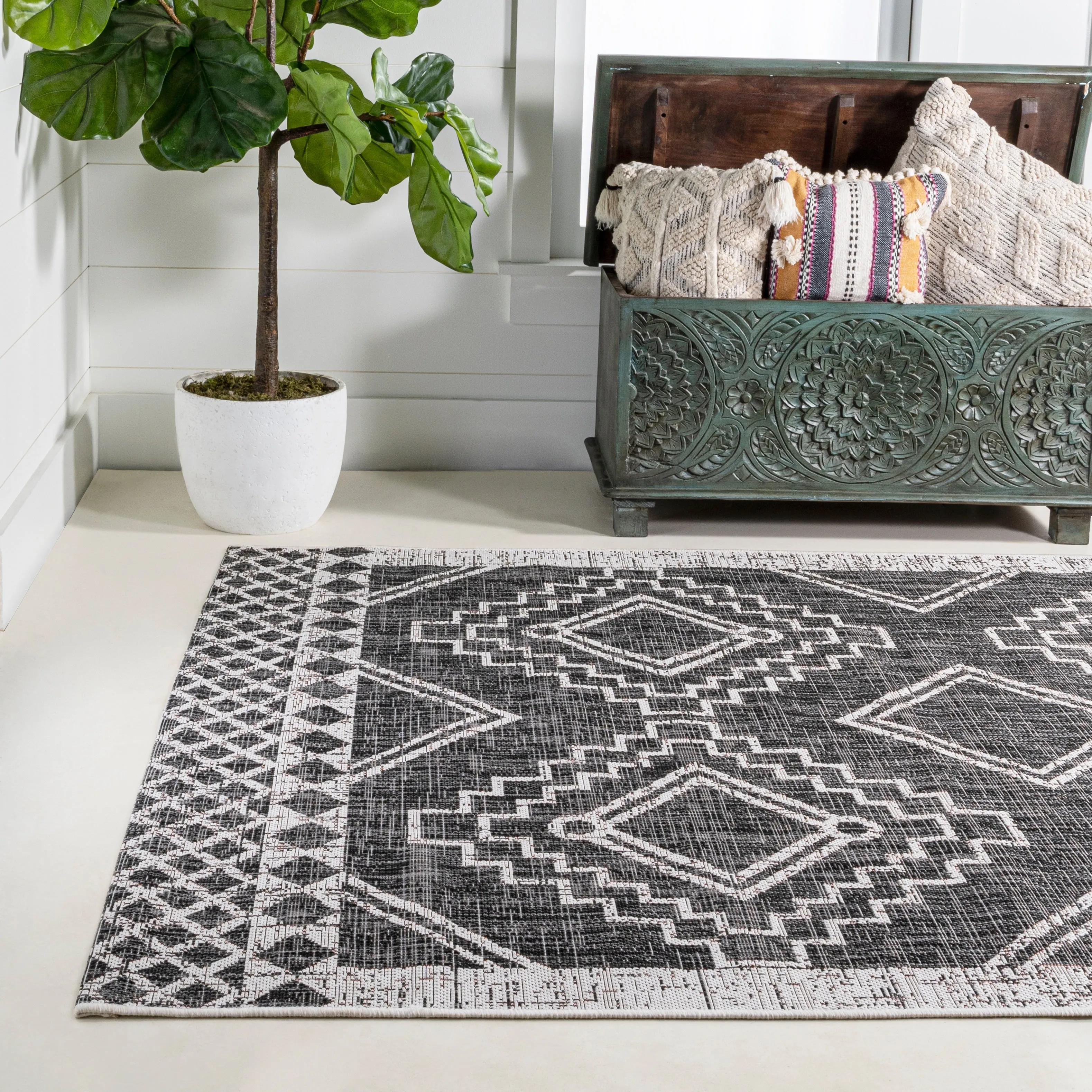 JONATHAN Y Carwa Diamond Tribal Medallion Indoor/Outdoor Area Rug