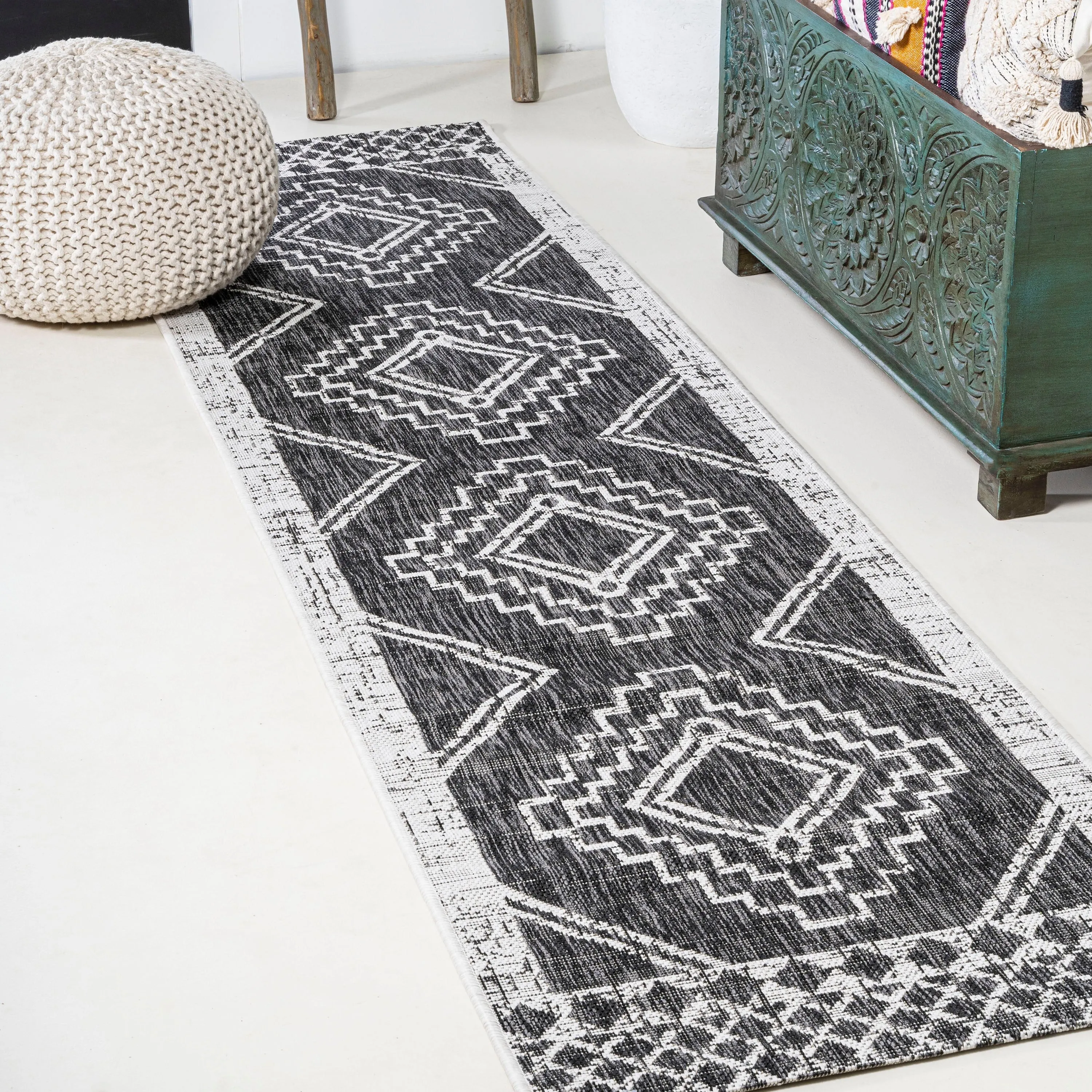 JONATHAN Y Carwa Diamond Tribal Medallion Indoor/Outdoor Area Rug