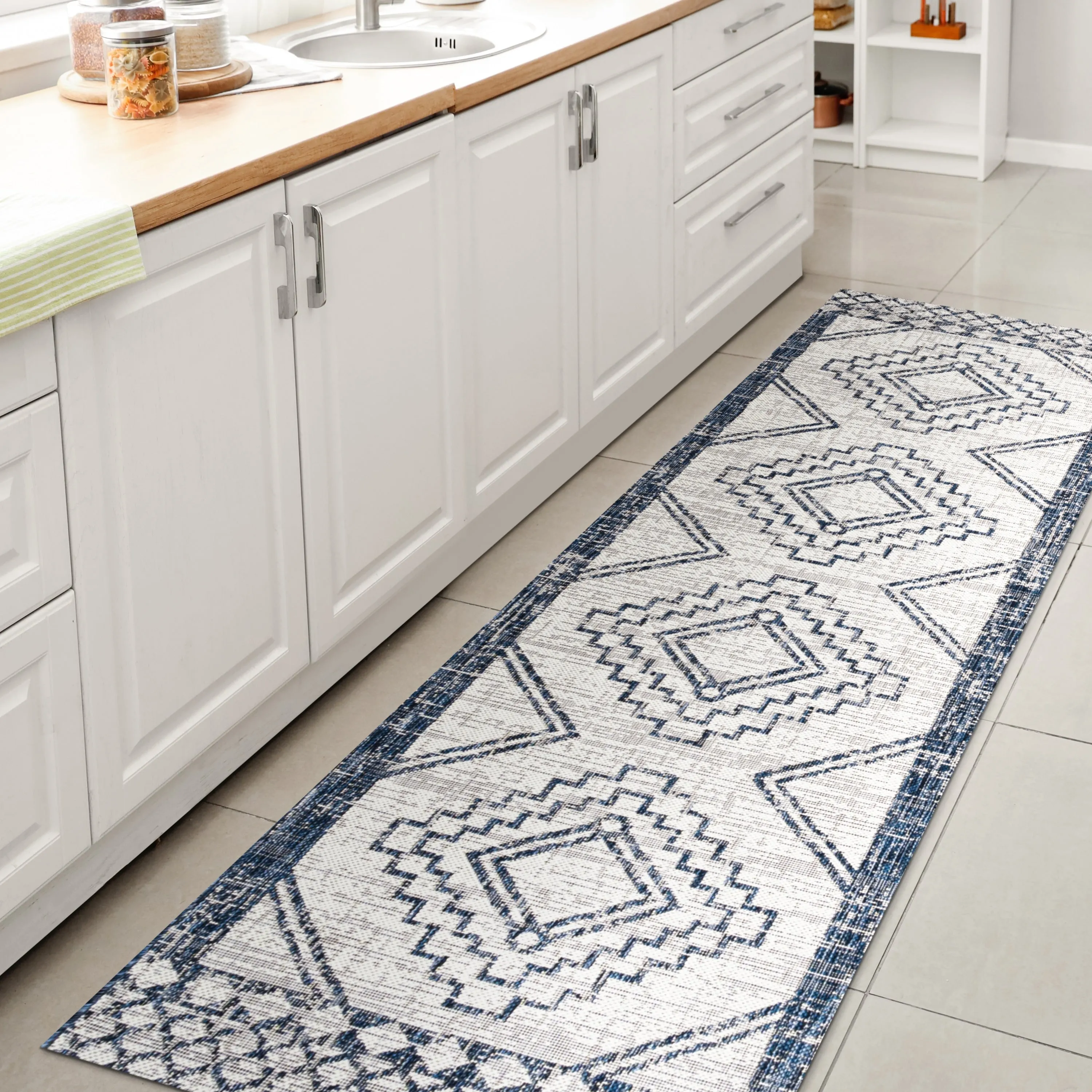 JONATHAN Y Carwa Diamond Tribal Medallion Indoor/Outdoor Area Rug