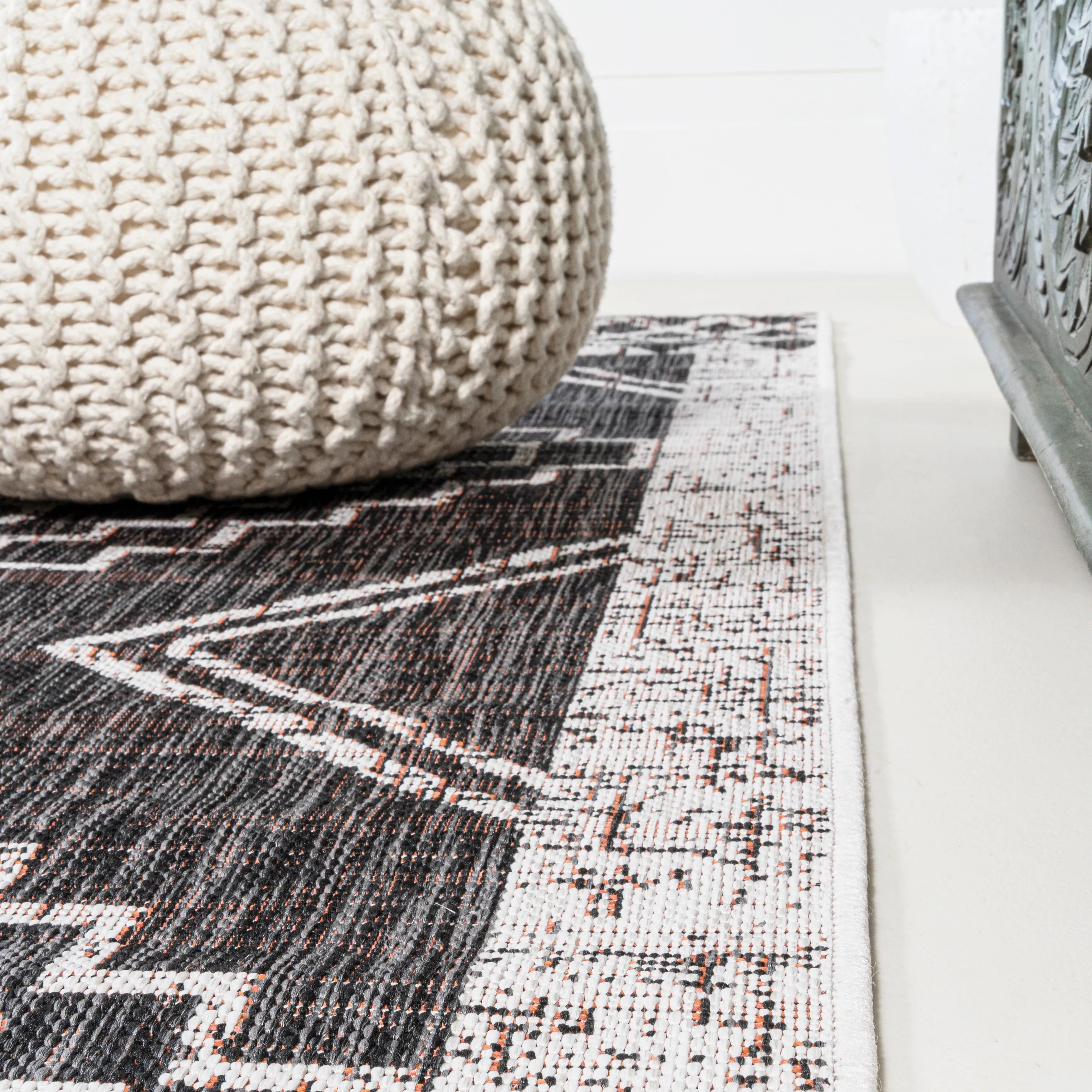 JONATHAN Y Carwa Diamond Tribal Medallion Indoor/Outdoor Area Rug