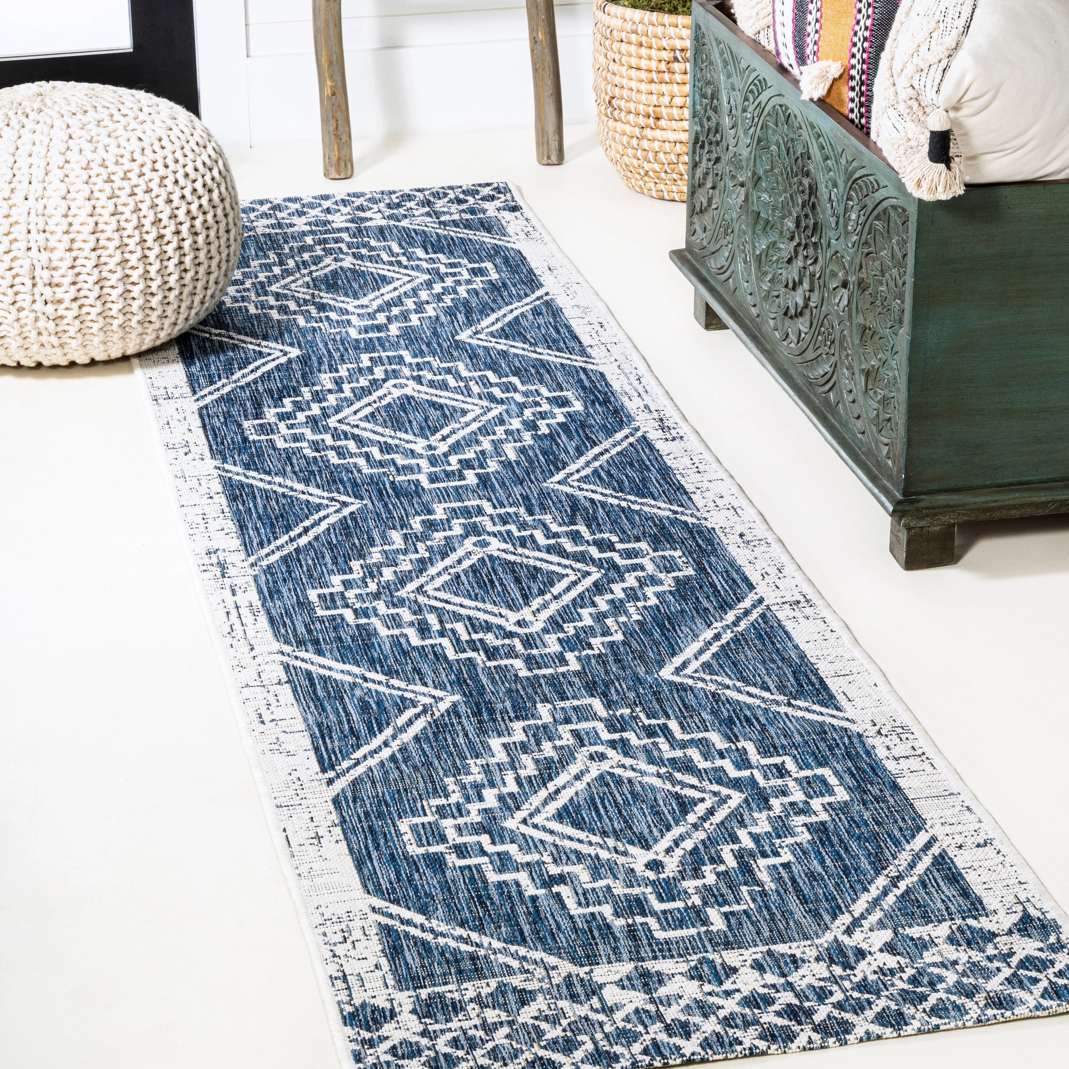 JONATHAN Y Carwa Diamond Tribal Medallion Indoor/Outdoor Area Rug
