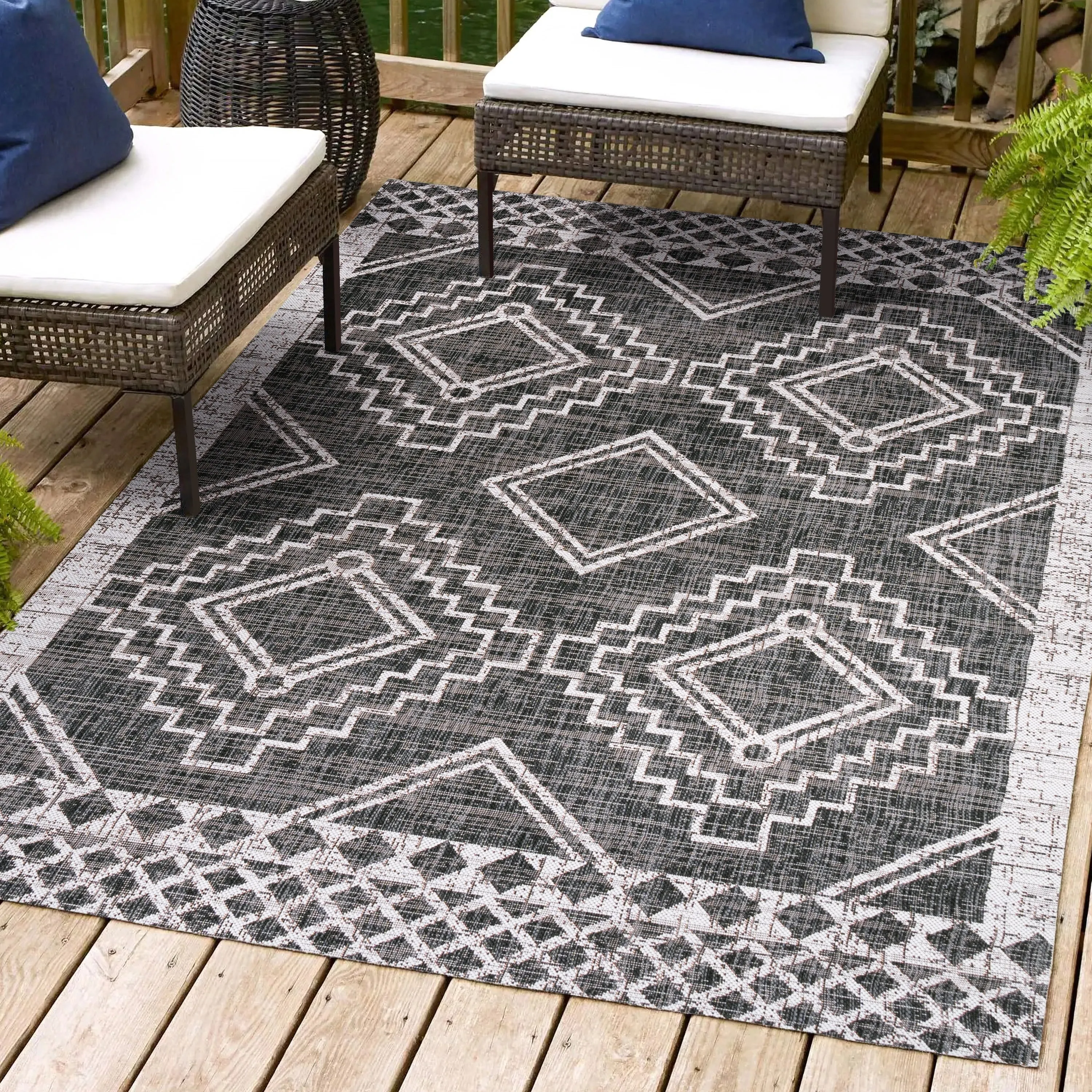 JONATHAN Y Carwa Diamond Tribal Medallion Indoor/Outdoor Area Rug
