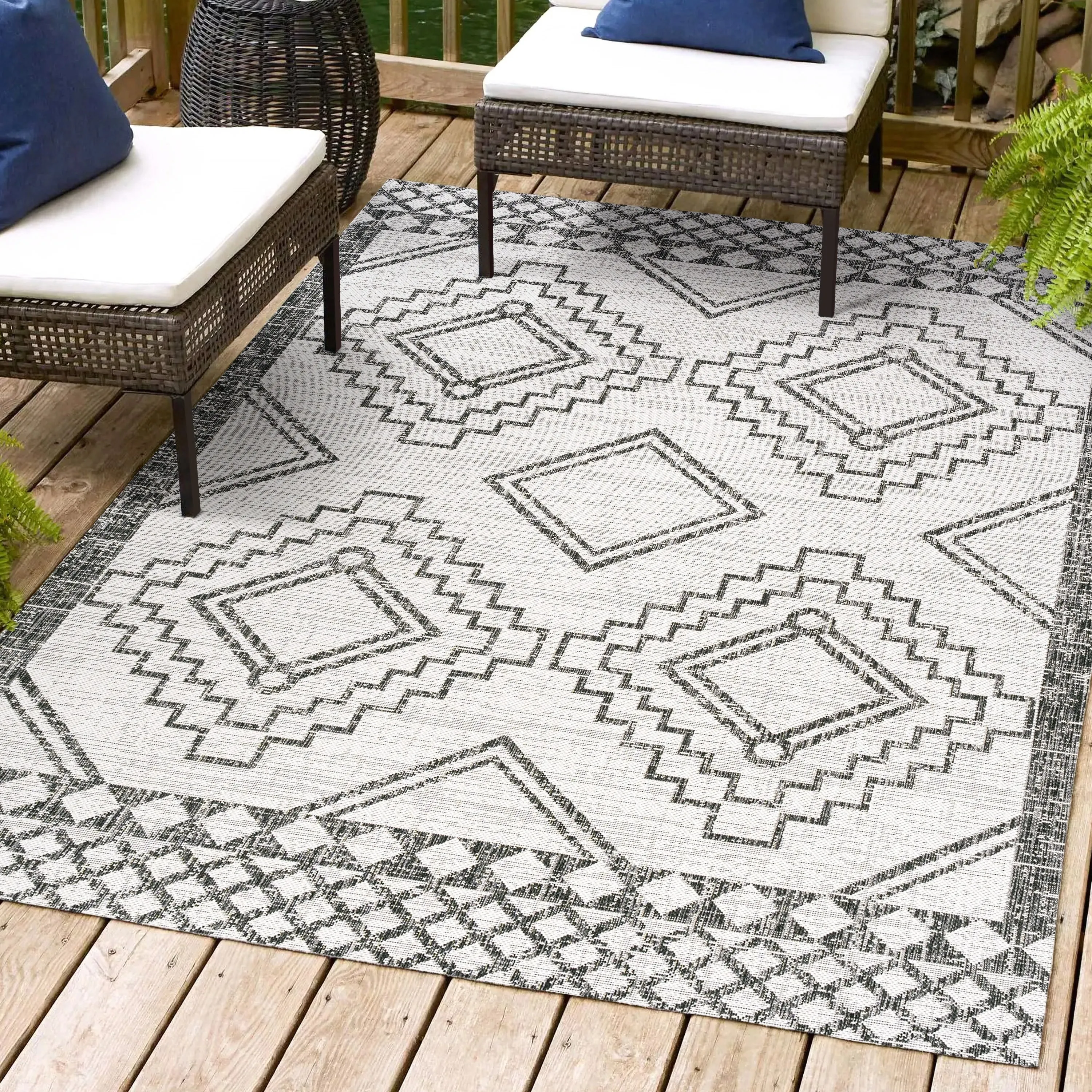 JONATHAN Y Carwa Diamond Tribal Medallion Indoor/Outdoor Area Rug