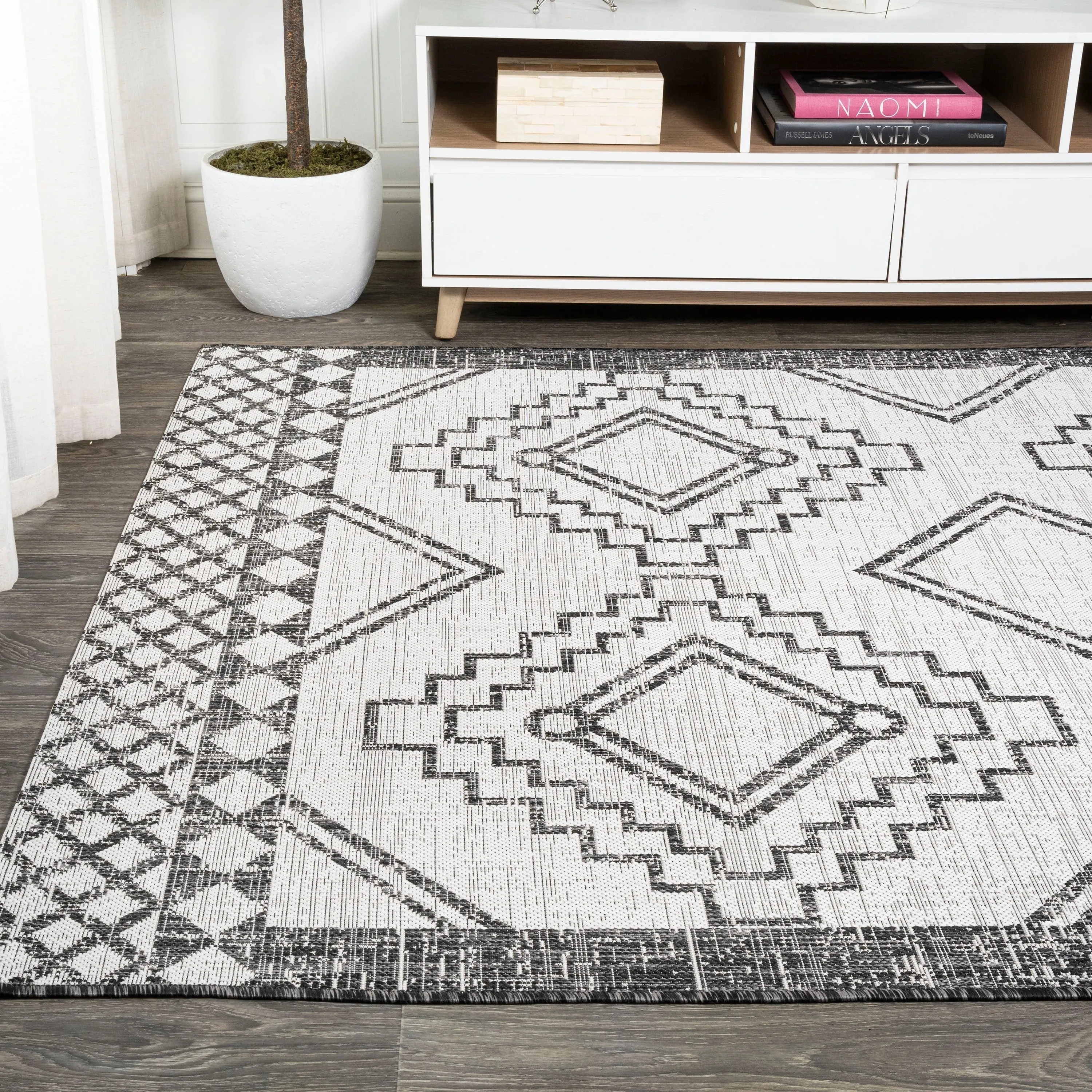 JONATHAN Y Carwa Diamond Tribal Medallion Indoor/Outdoor Area Rug