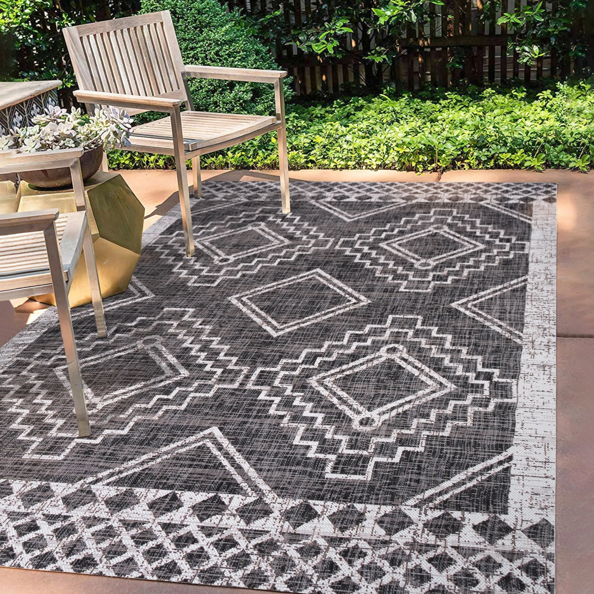 JONATHAN Y Carwa Diamond Tribal Medallion Indoor/Outdoor Area Rug