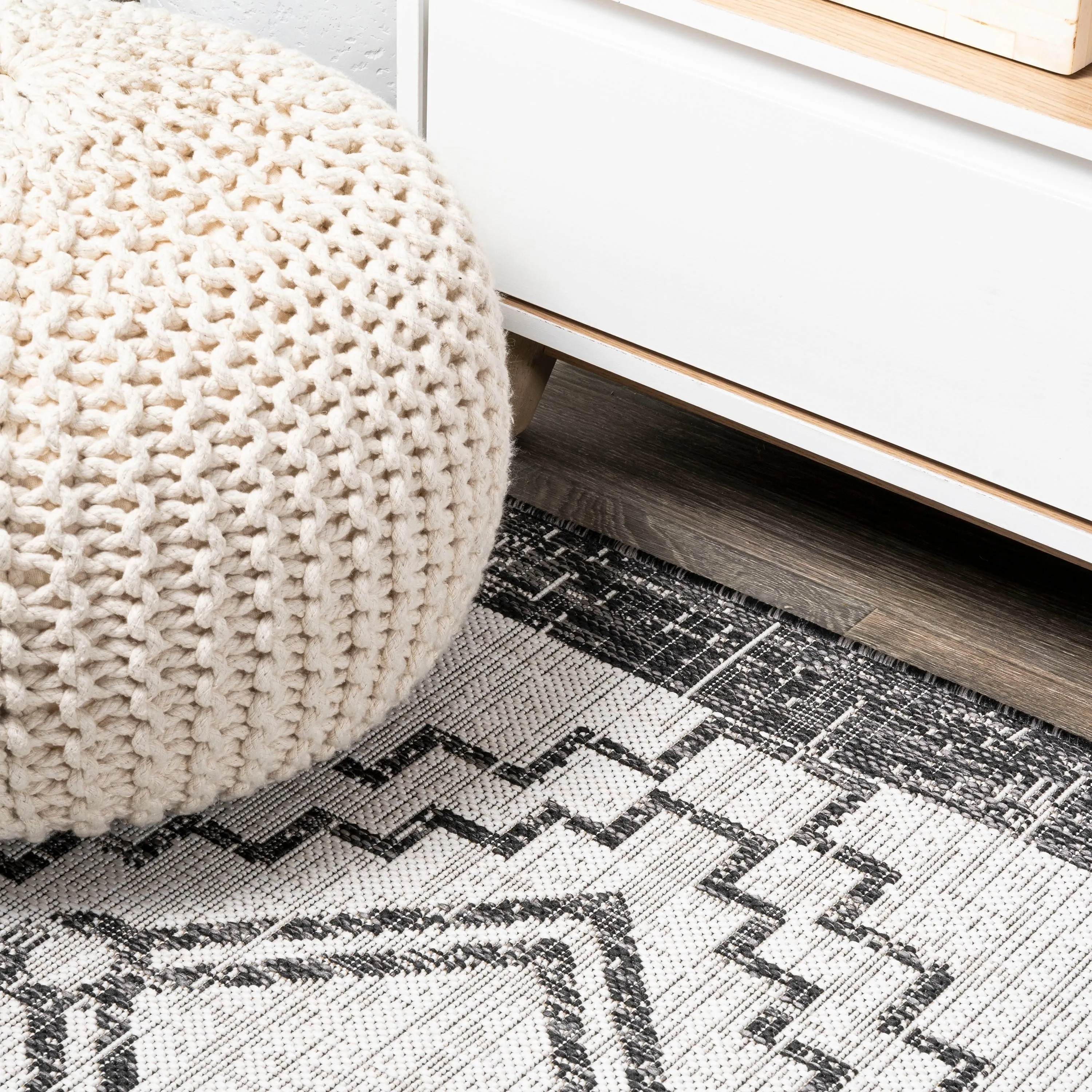JONATHAN Y Carwa Diamond Tribal Medallion Indoor/Outdoor Area Rug