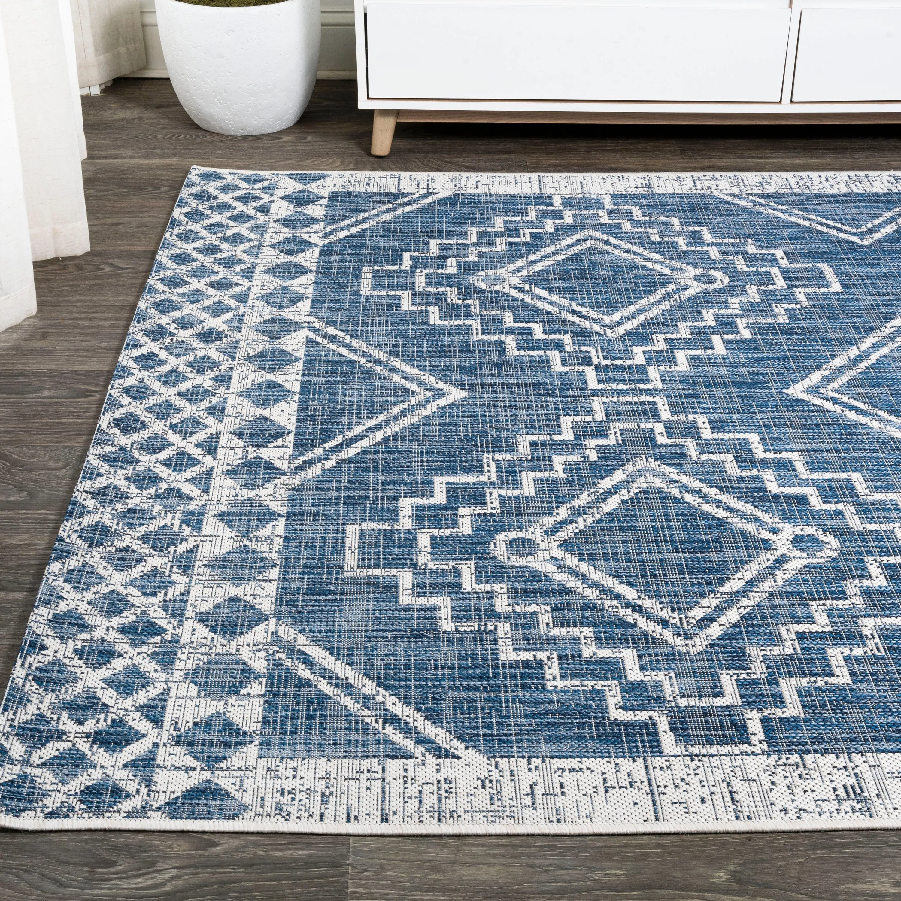 JONATHAN Y Carwa Diamond Tribal Medallion Indoor/Outdoor Area Rug