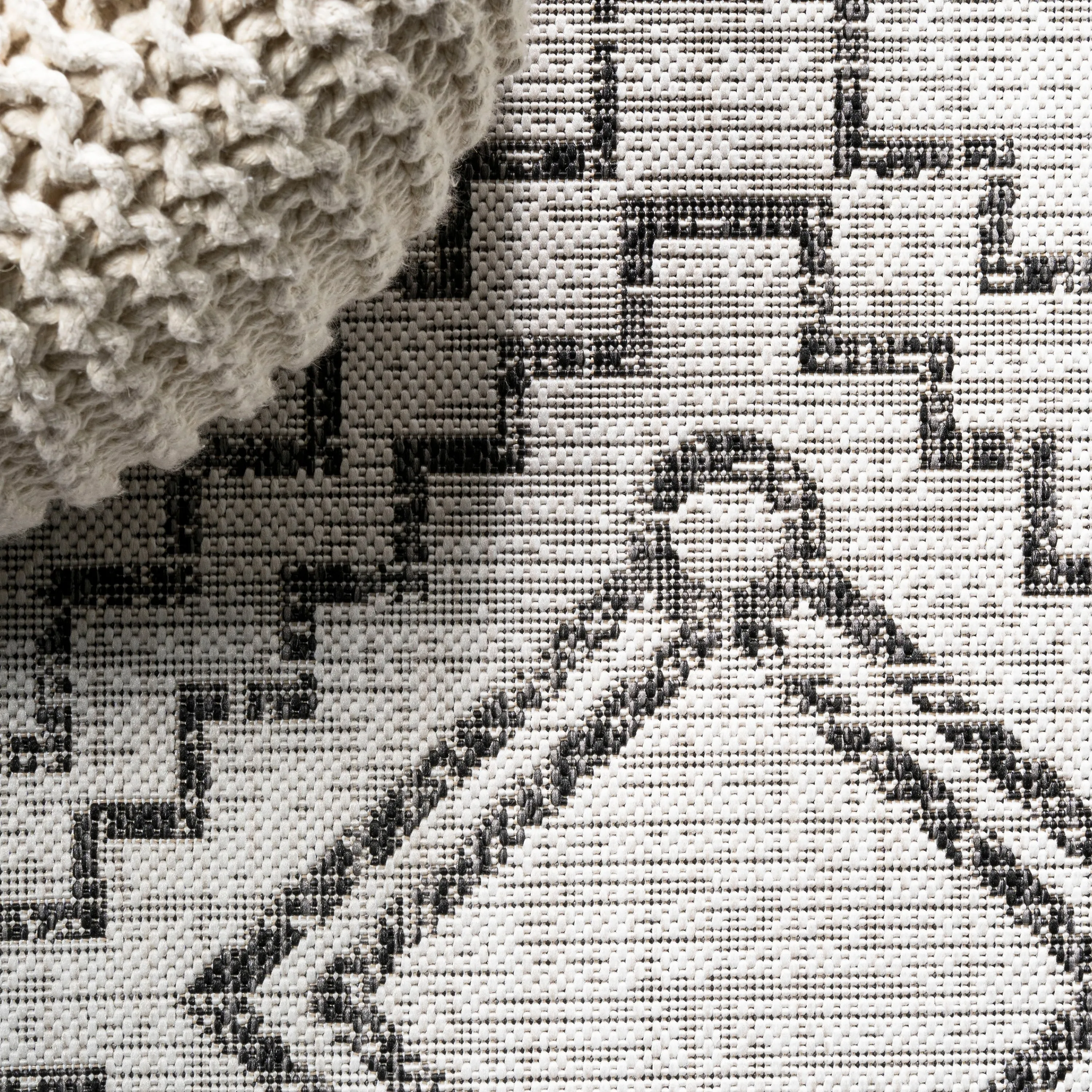 JONATHAN Y Carwa Diamond Tribal Medallion Indoor/Outdoor Area Rug