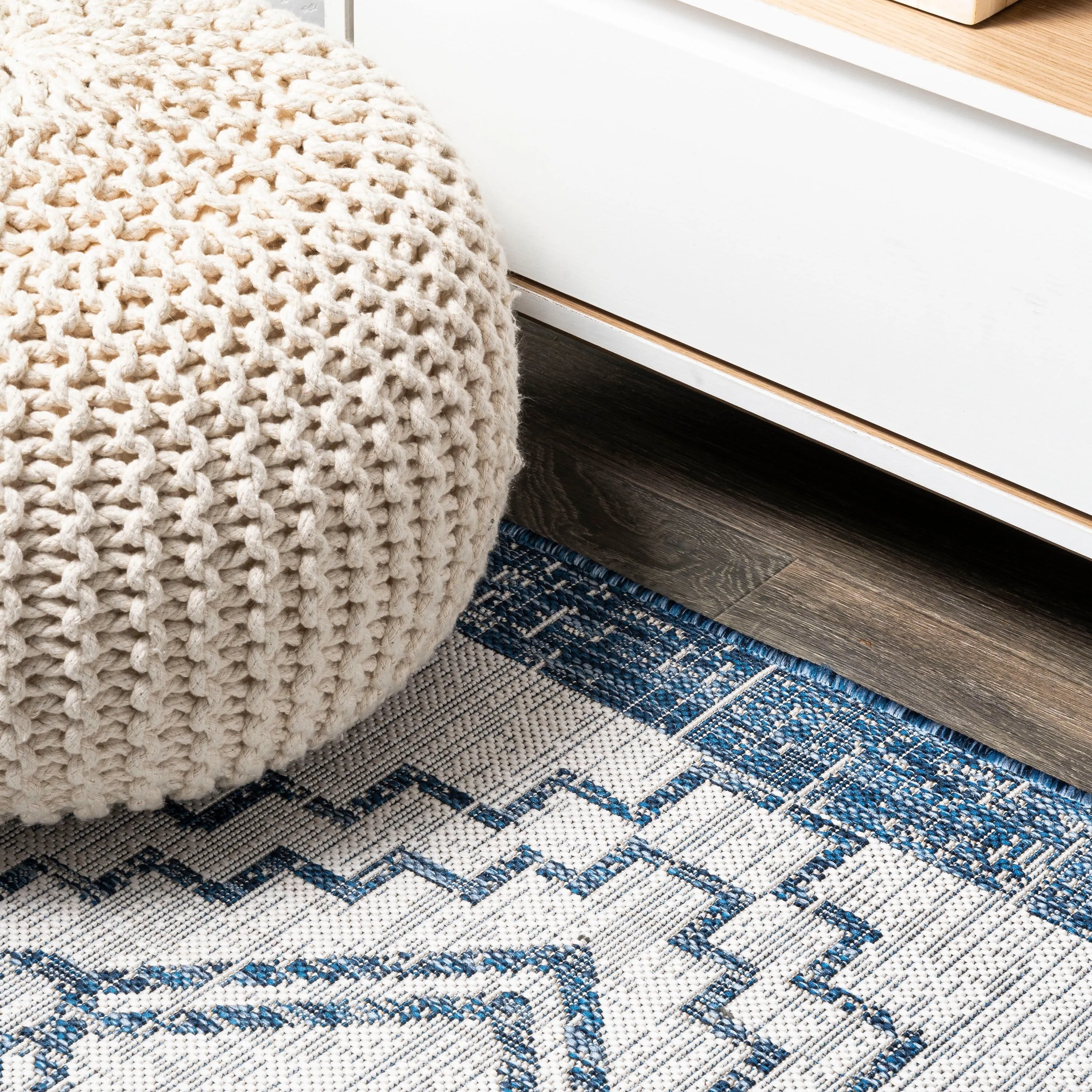 JONATHAN Y Carwa Diamond Tribal Medallion Indoor/Outdoor Area Rug