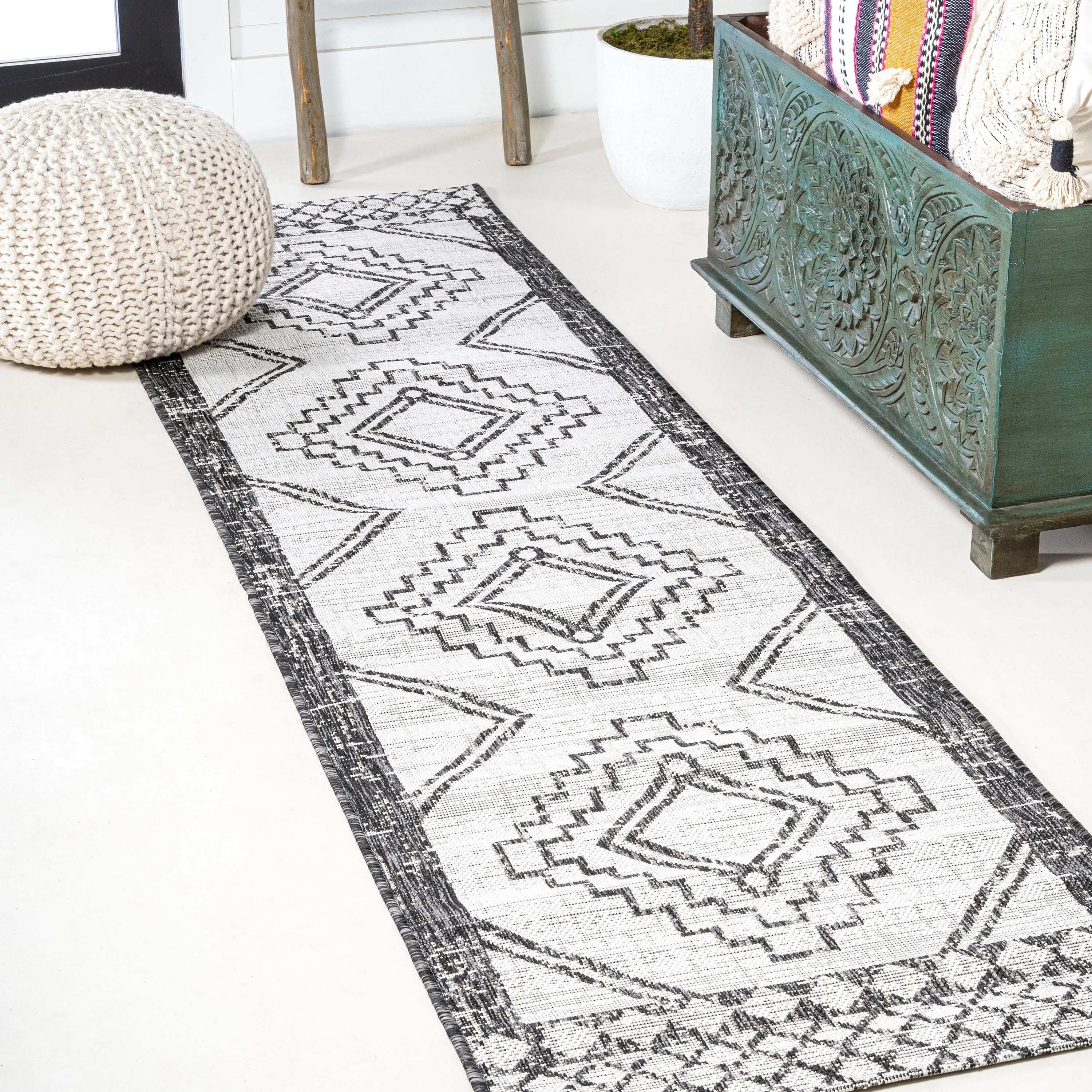 JONATHAN Y Carwa Diamond Tribal Medallion Indoor/Outdoor Area Rug