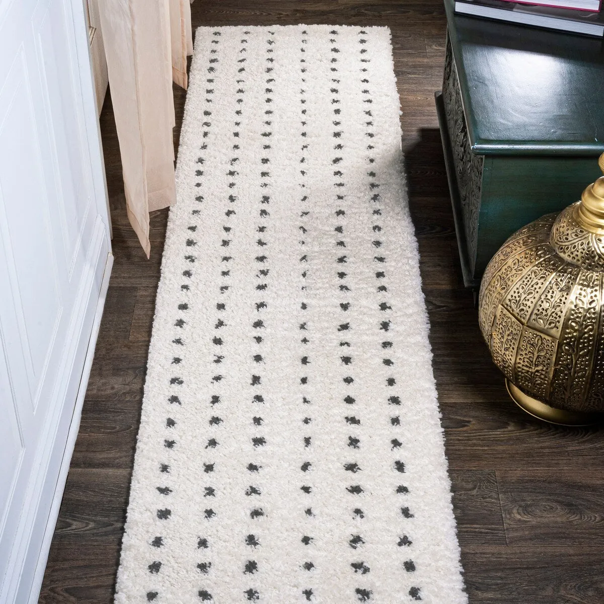 JONATHAN Y Deia Modern Geometric Dot Shag Area Rug
