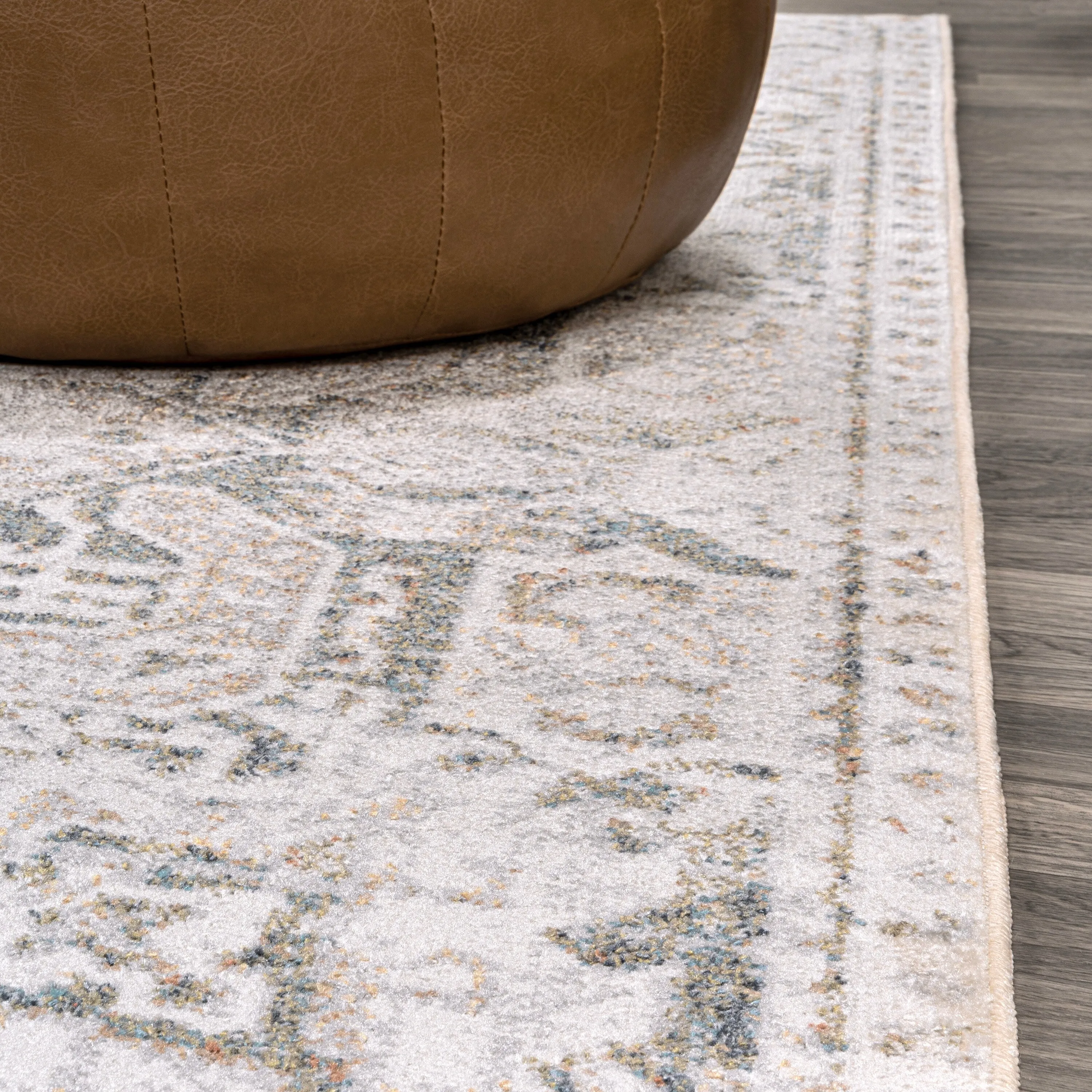 JONATHAn Y Keesha Distressed Medallion Low-Pile Machine-Washable Cream/Light Gray Area Rug