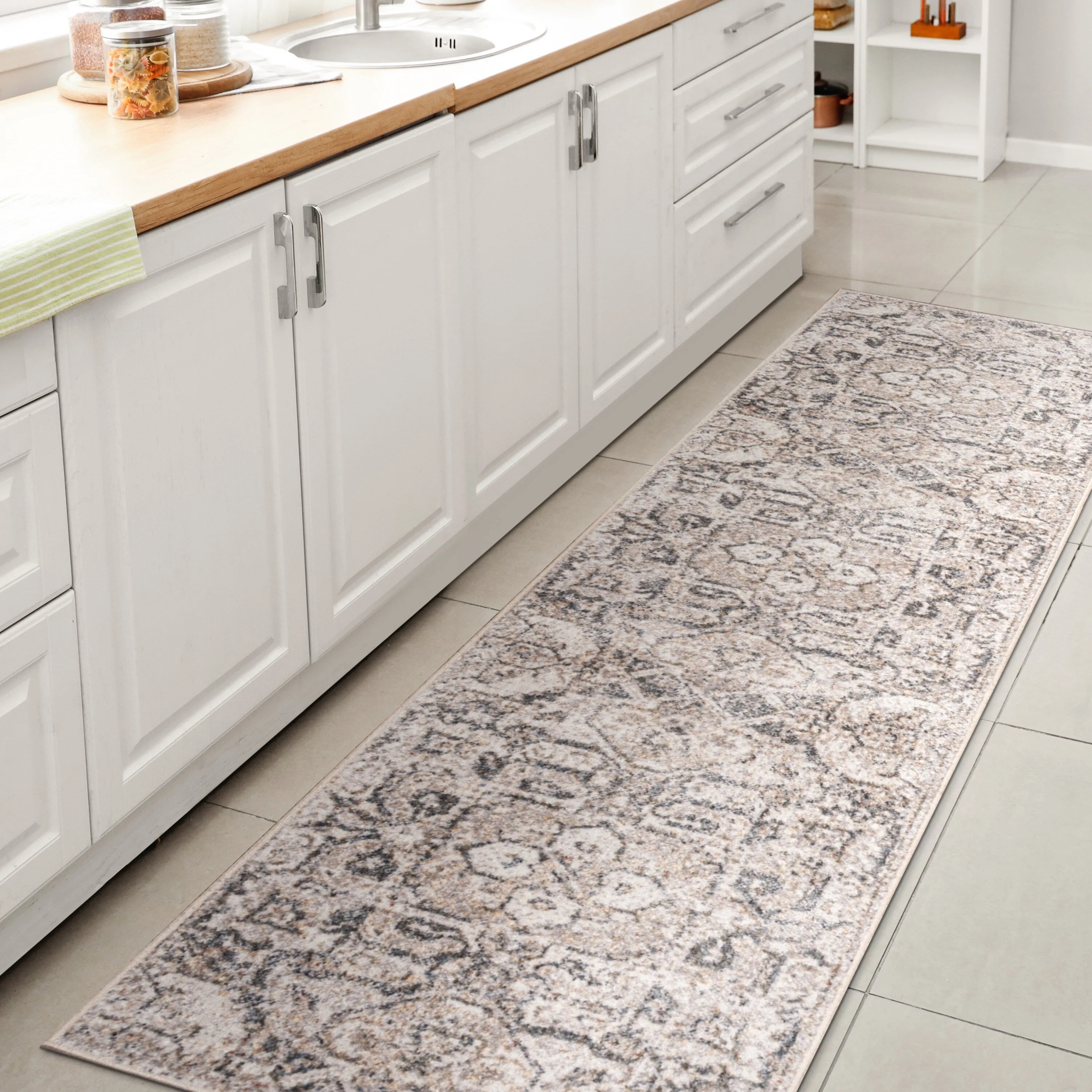 JONATHAn Y Keesha Distressed Medallion Low-Pile Machine-Washable Cream/Light Gray Area Rug