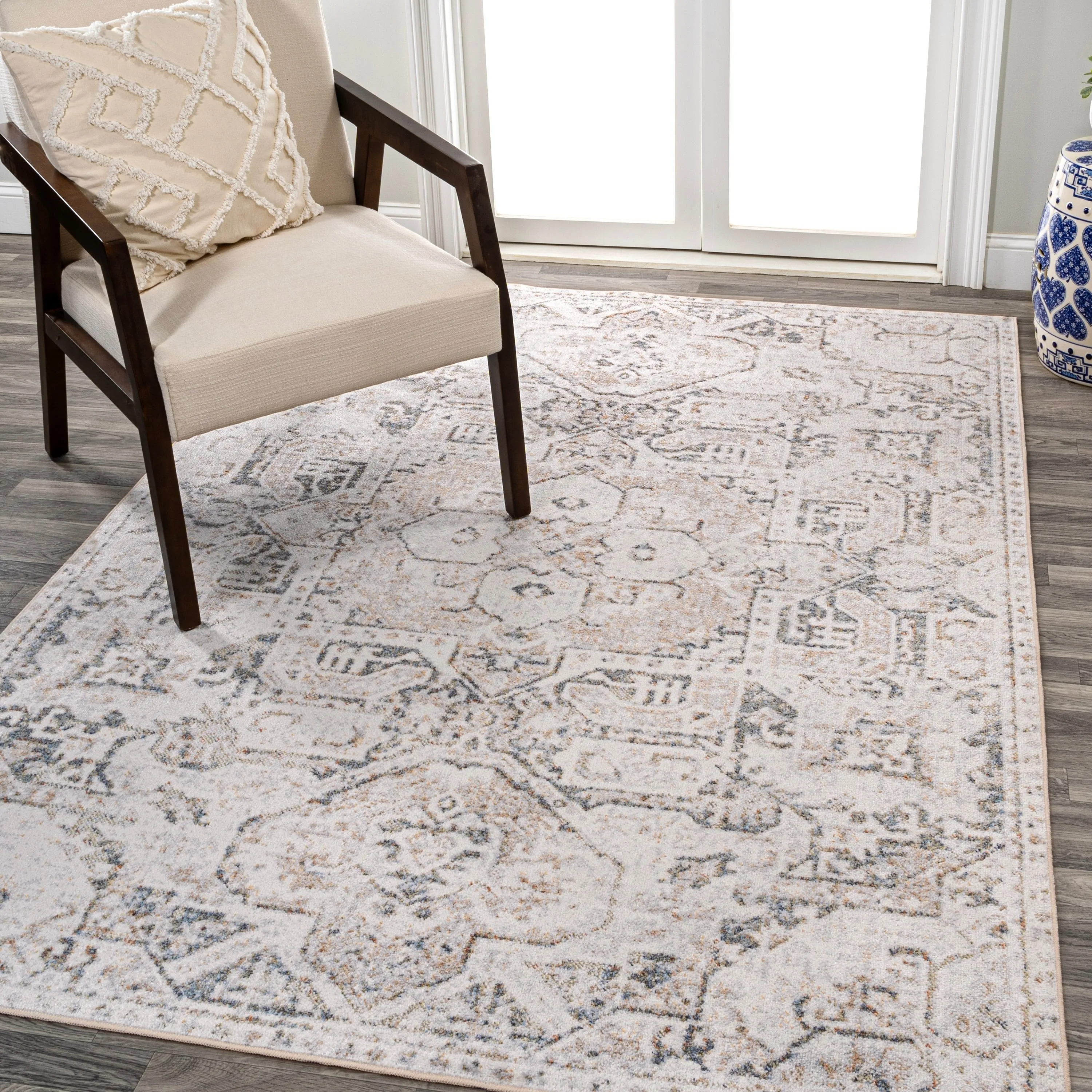 JONATHAn Y Keesha Distressed Medallion Low-Pile Machine-Washable Cream/Light Gray Area Rug
