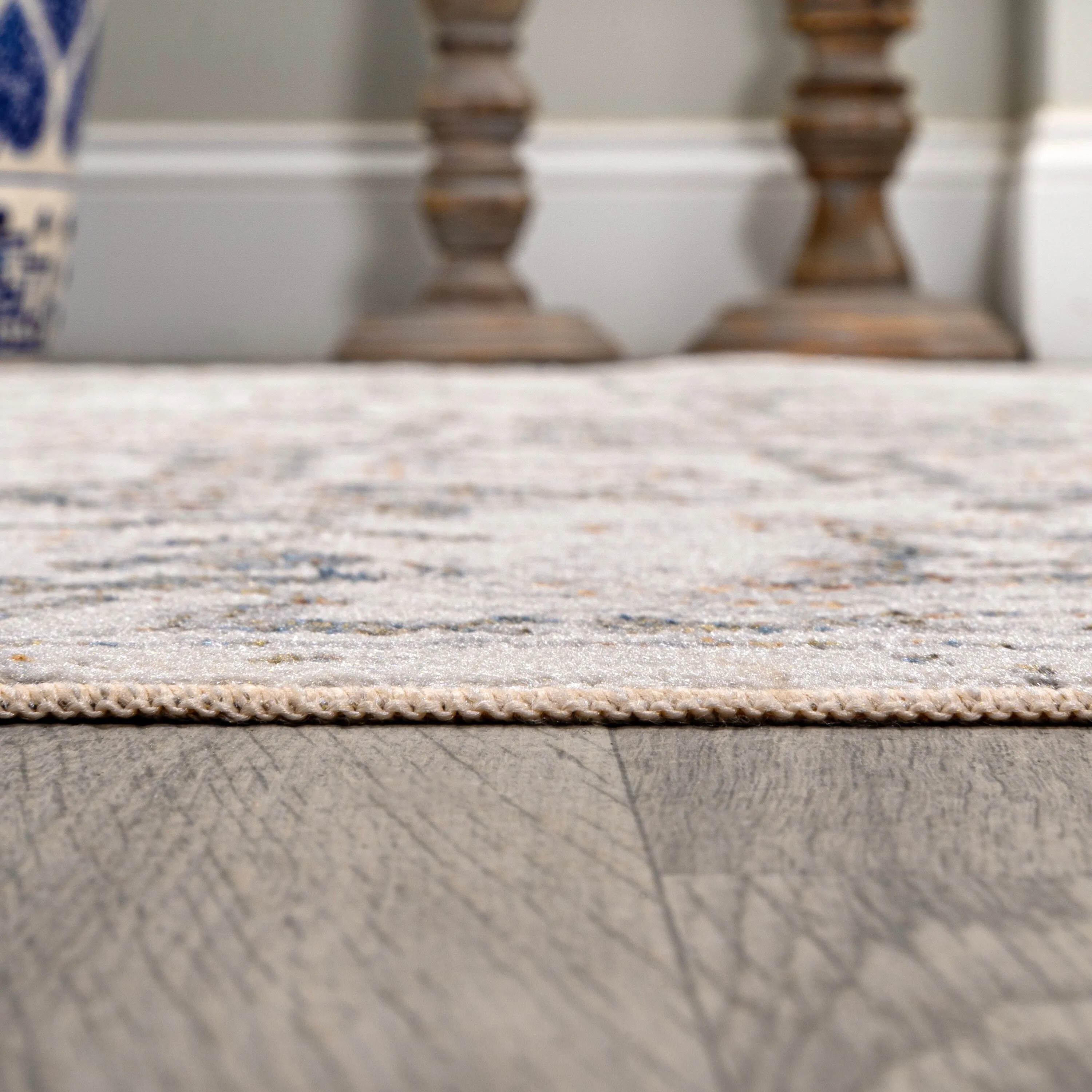 JONATHAn Y Keesha Distressed Medallion Low-Pile Machine-Washable Cream/Light Gray Area Rug