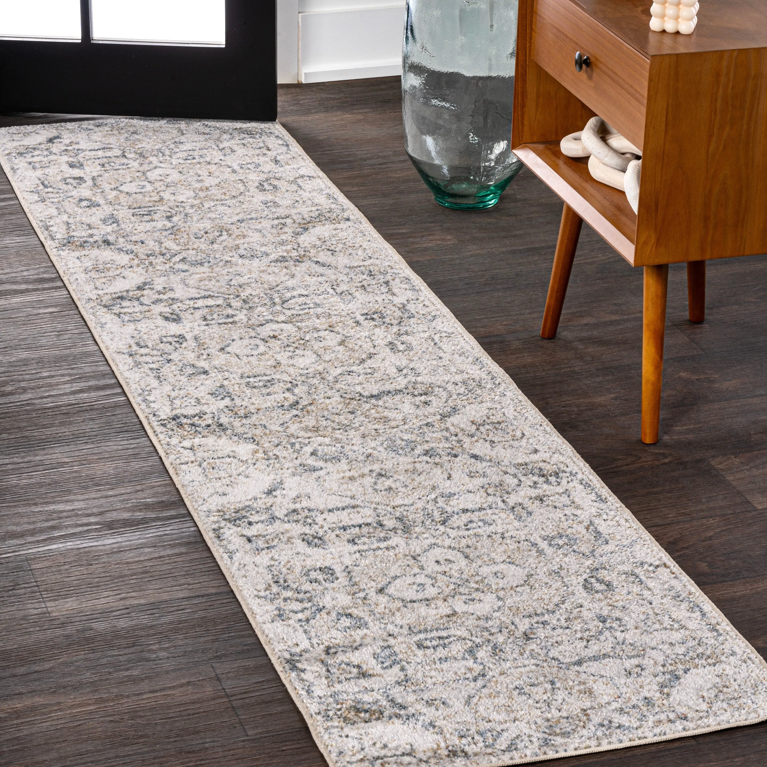 JONATHAn Y Keesha Distressed Medallion Low-Pile Machine-Washable Cream/Light Gray Area Rug