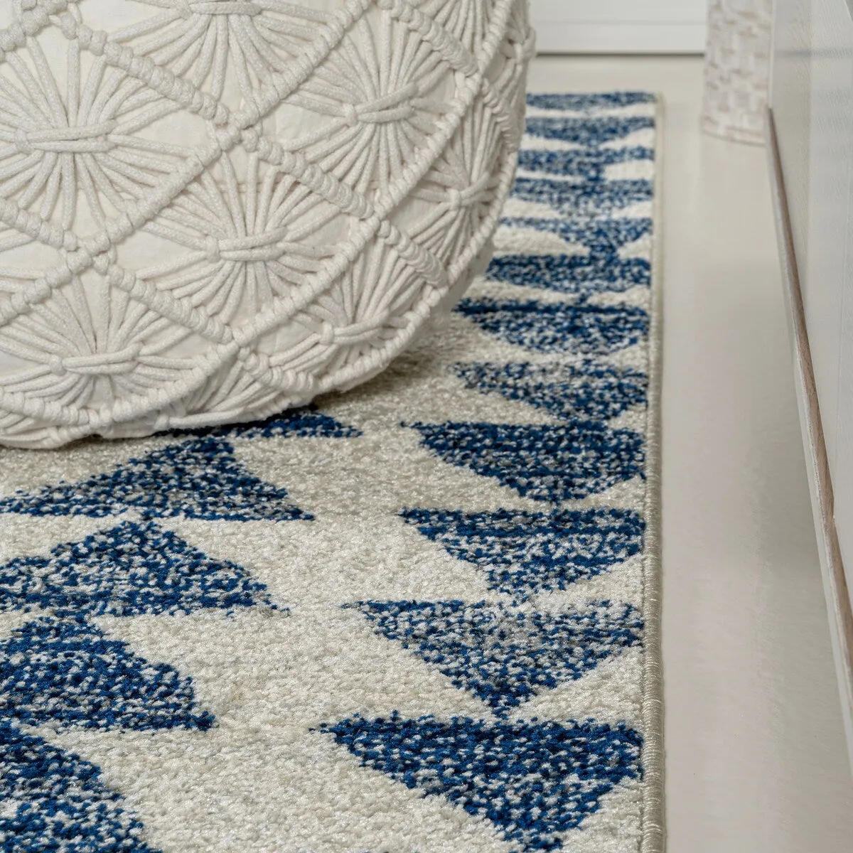 JONATHAN Y Khalil Moroccan Triangle Geometric Area Rug