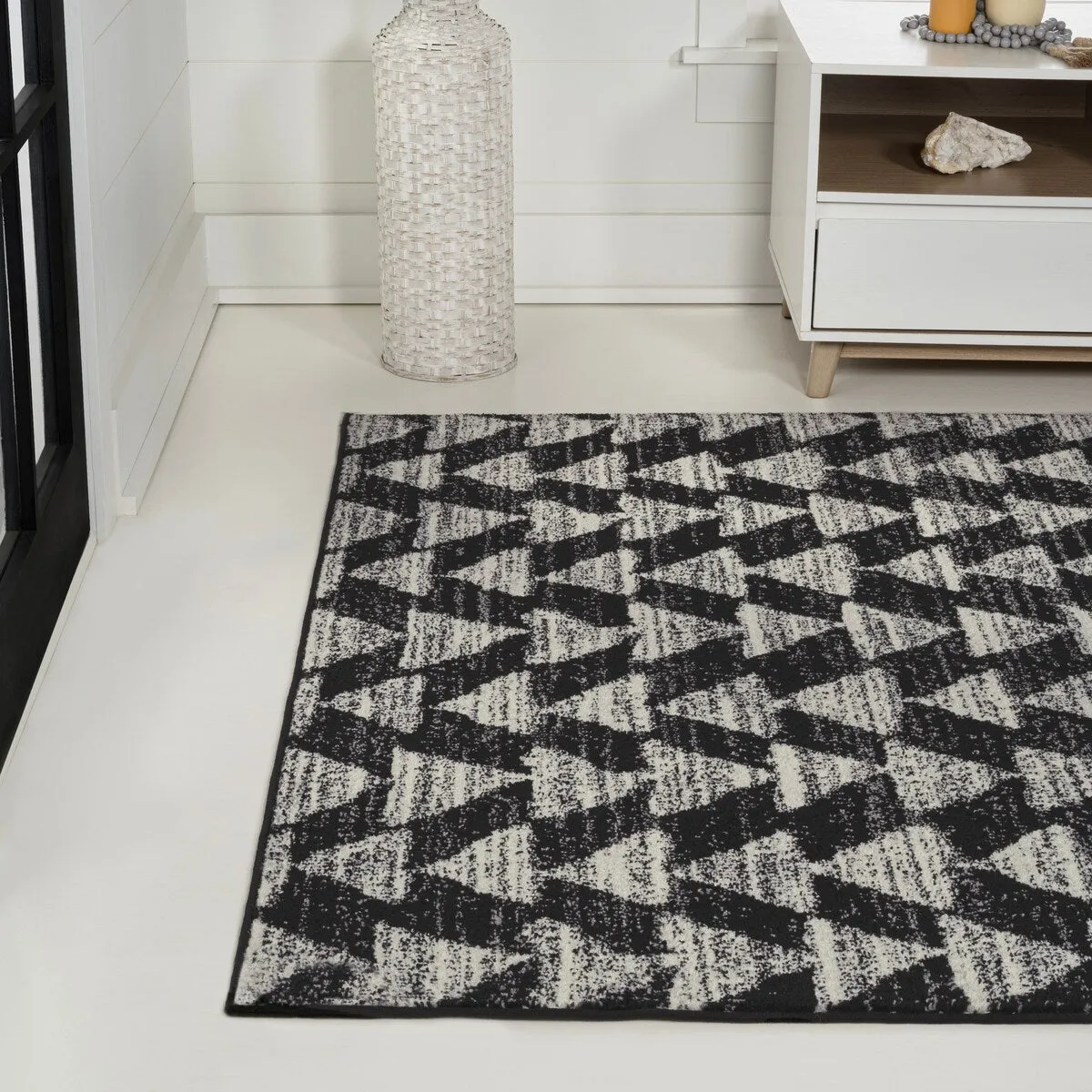 JONATHAN Y Khalil Moroccan Triangle Geometric Area Rug