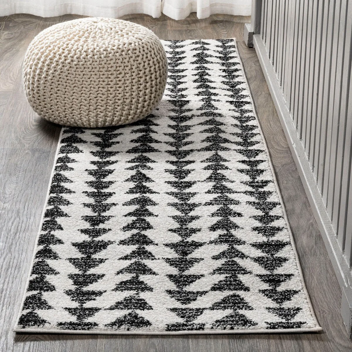 JONATHAN Y Khalil Moroccan Triangle Geometric Area Rug