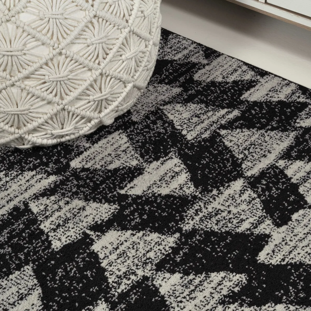 JONATHAN Y Khalil Moroccan Triangle Geometric Area Rug