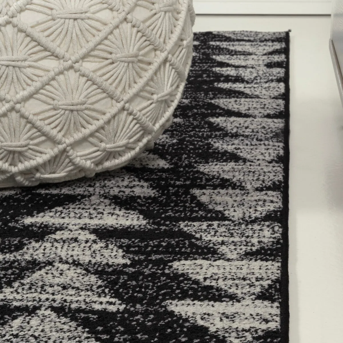 JONATHAN Y Khalil Moroccan Triangle Geometric Area Rug