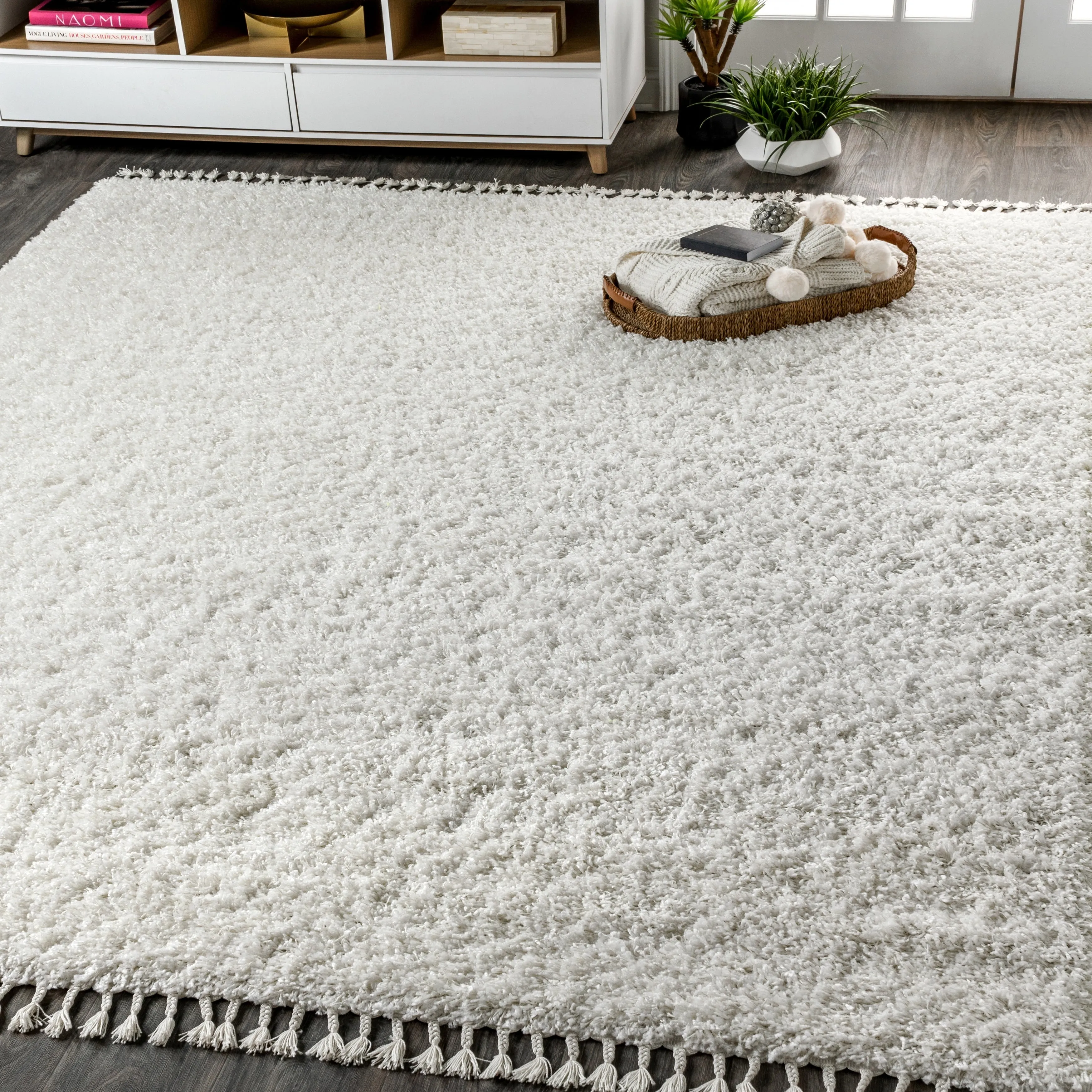 JONATHAN Y Modern Shag Plush Tassel Area Rug