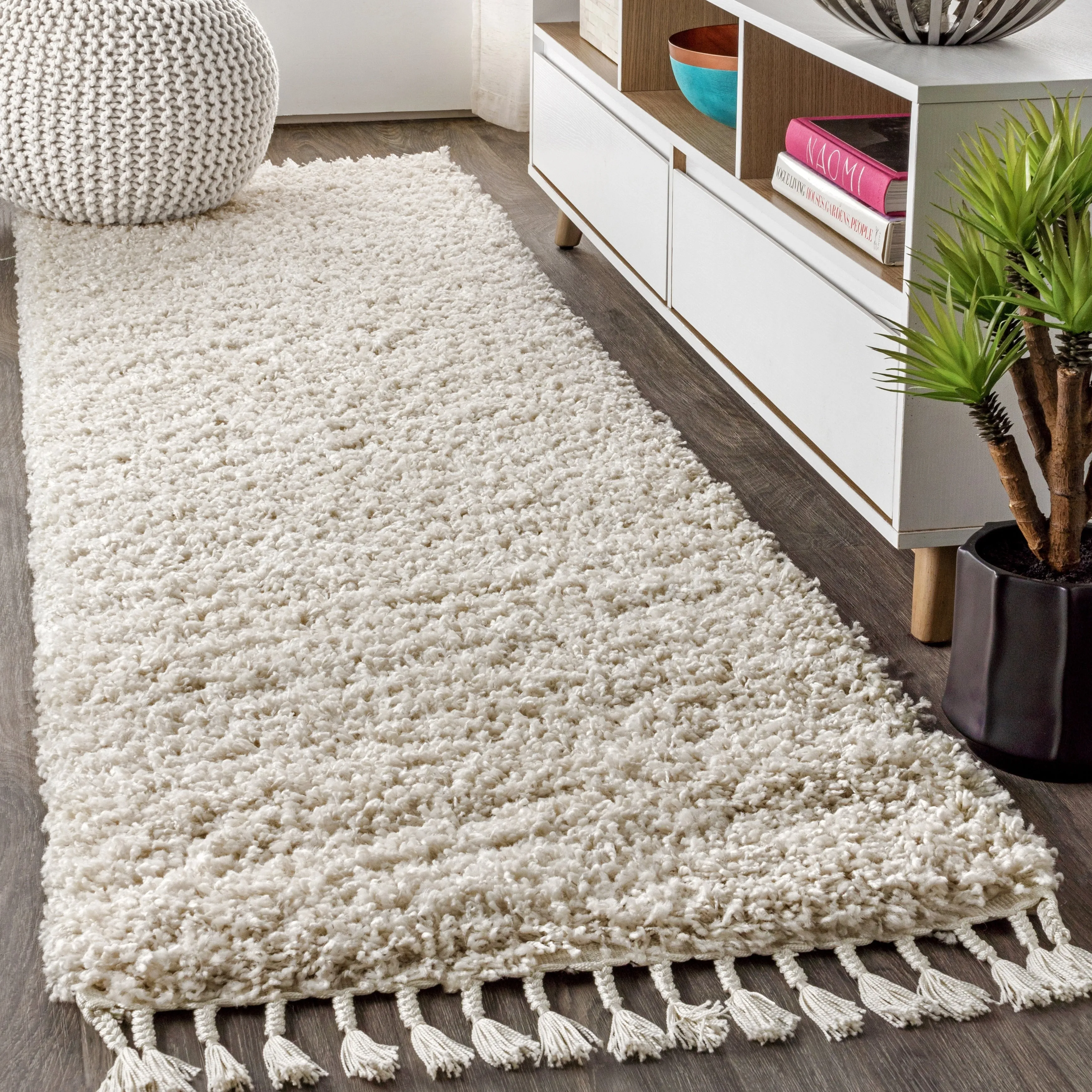 JONATHAN Y Modern Shag Plush Tassel Area Rug