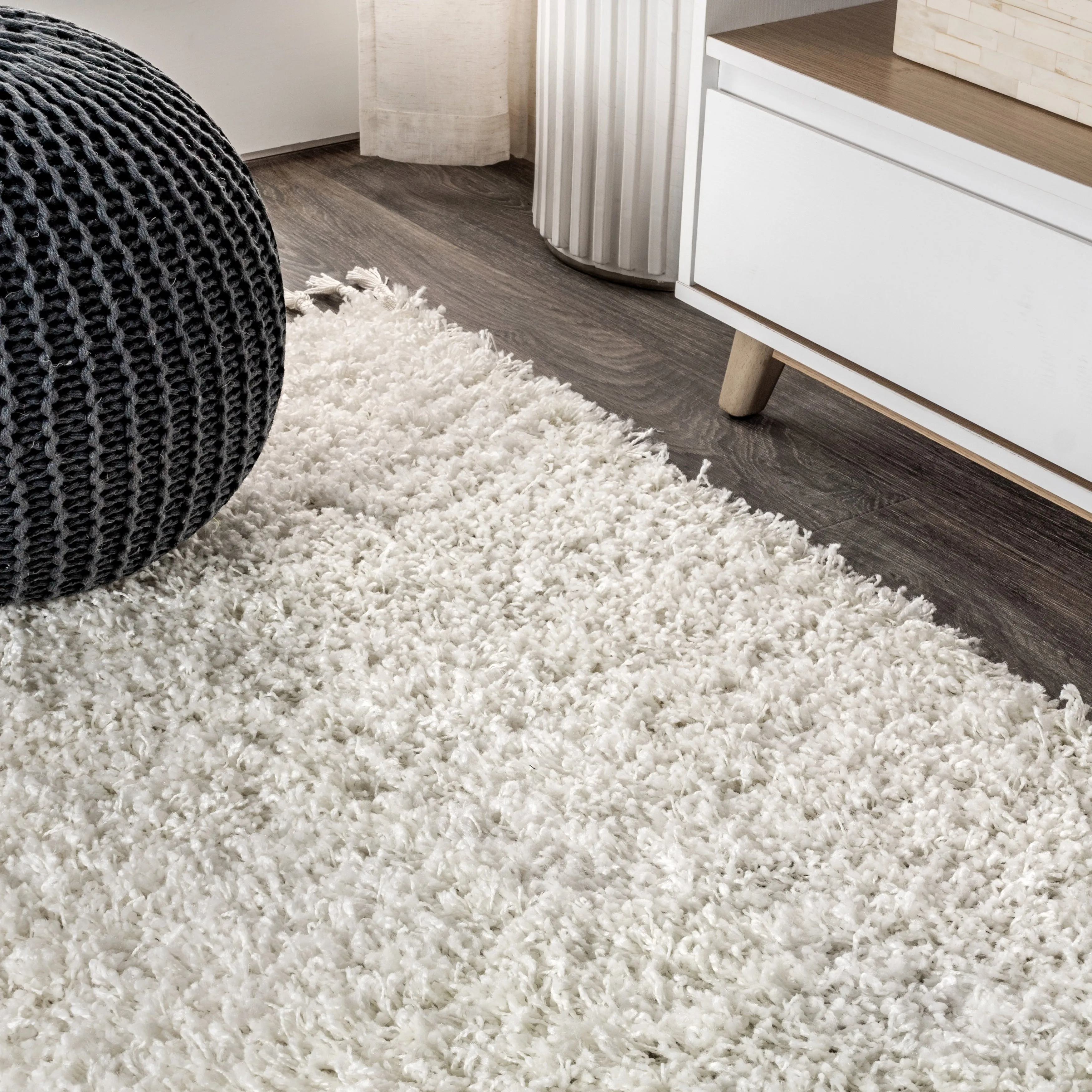 JONATHAN Y Modern Shag Plush Tassel Area Rug