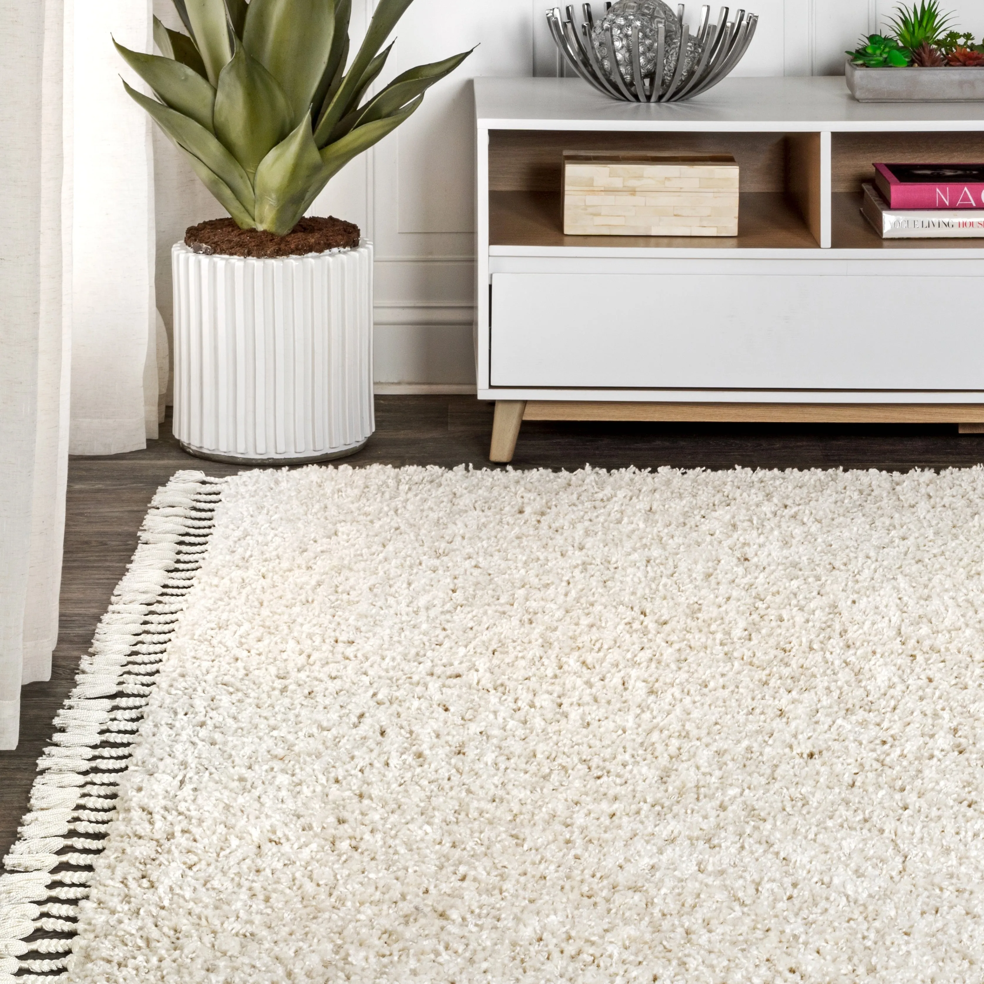 JONATHAN Y Modern Shag Plush Tassel Area Rug