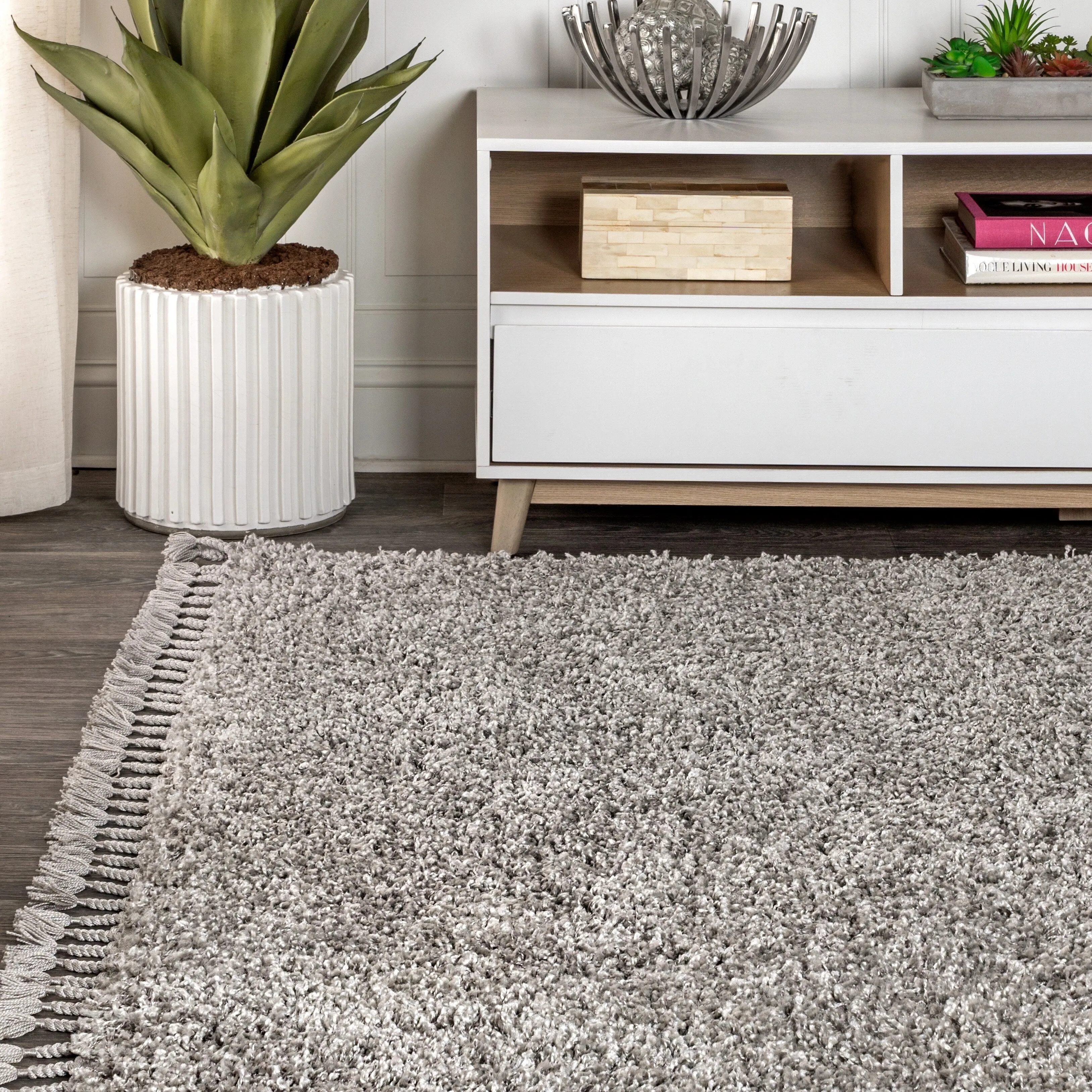 JONATHAN Y Modern Shag Plush Tassel Area Rug