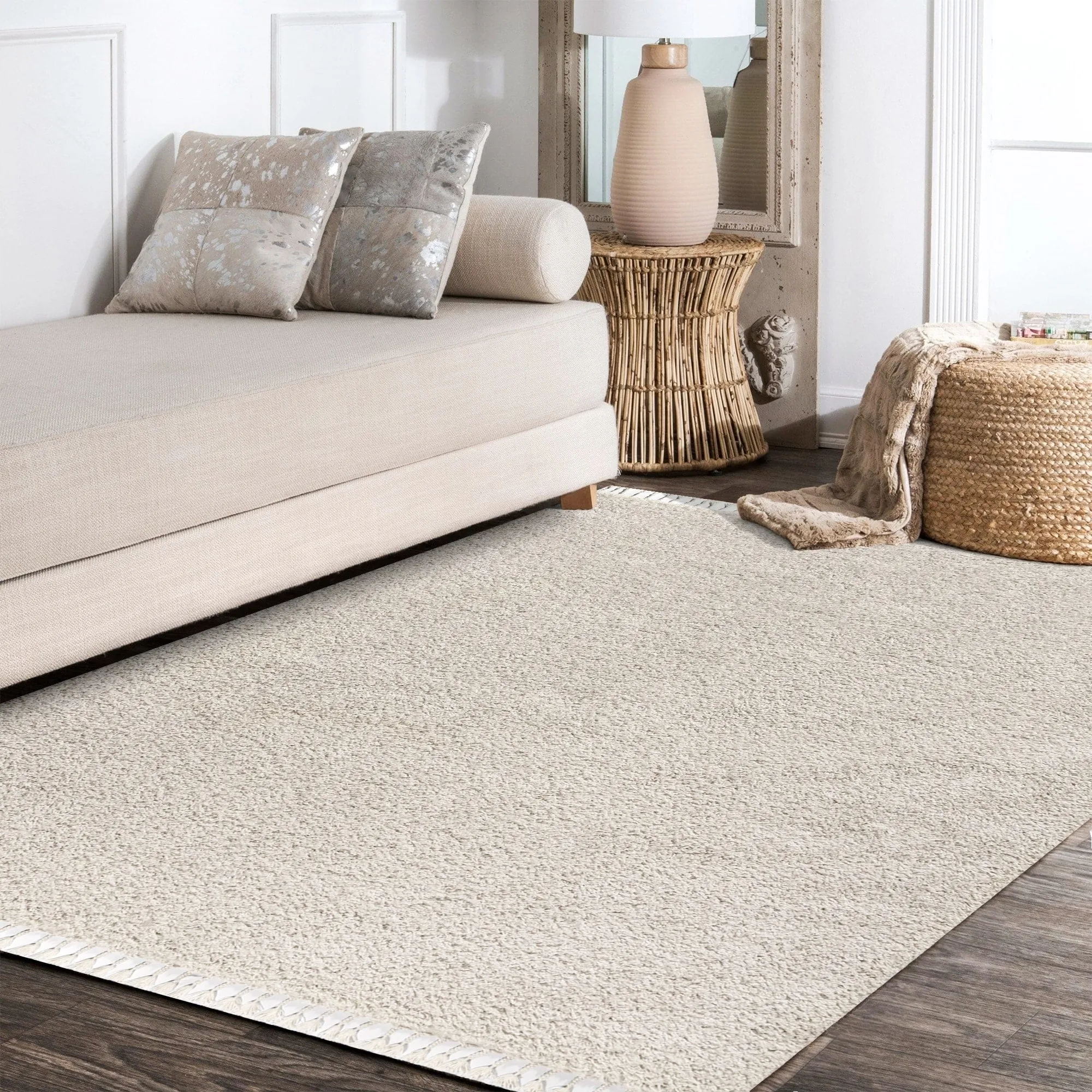 JONATHAN Y Modern Shag Plush Tassel Area Rug