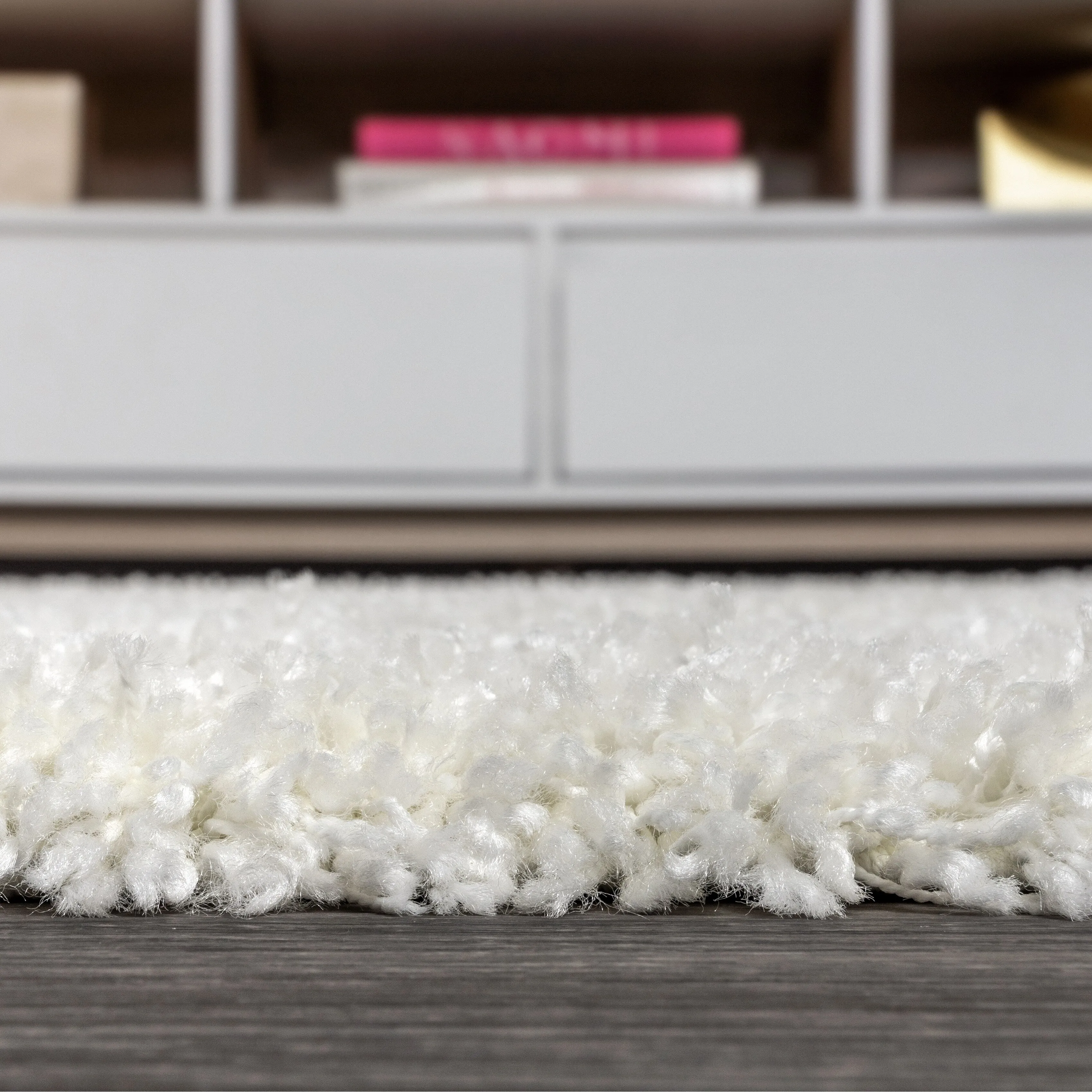JONATHAN Y Modern Shag Plush Tassel Area Rug