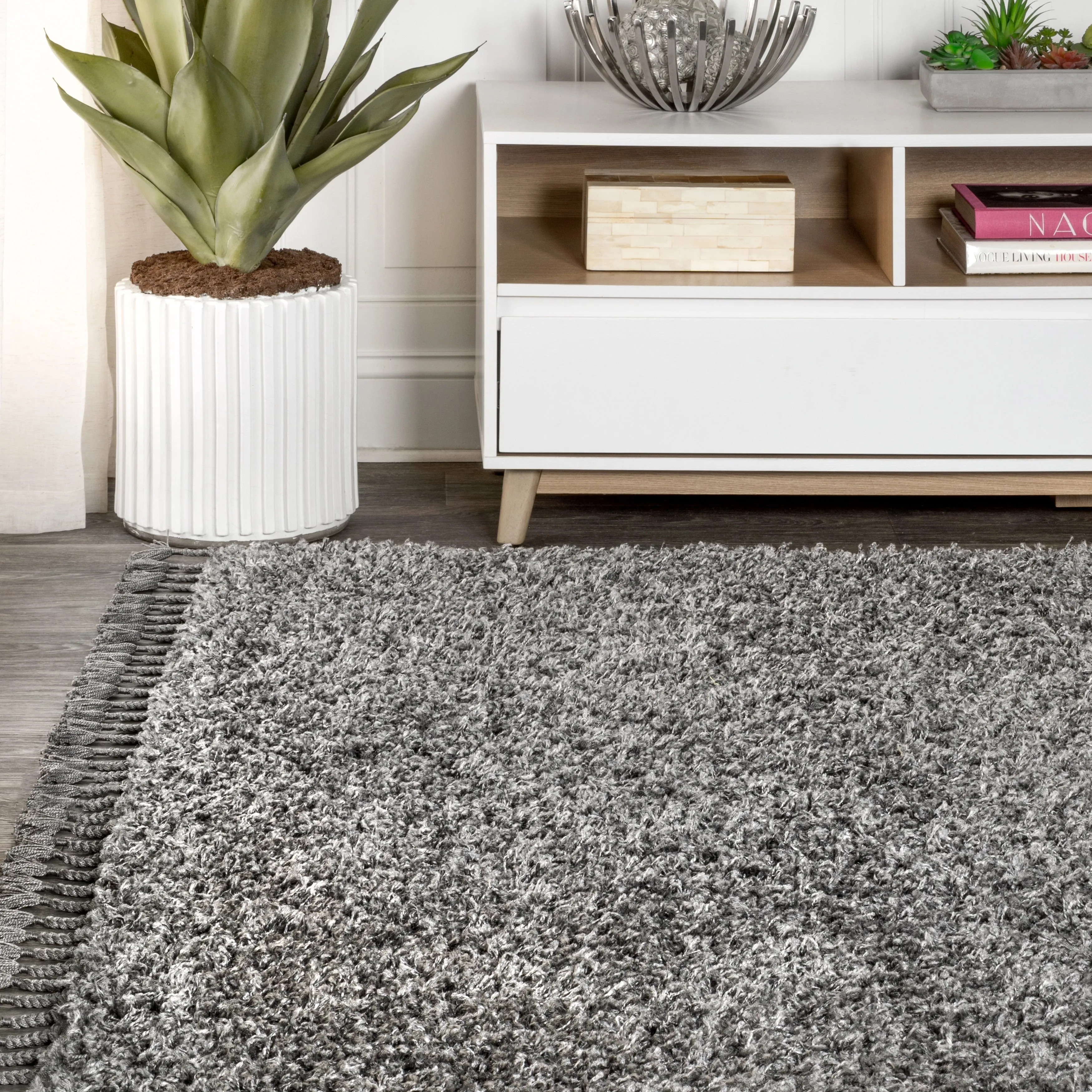JONATHAN Y Modern Shag Plush Tassel Area Rug