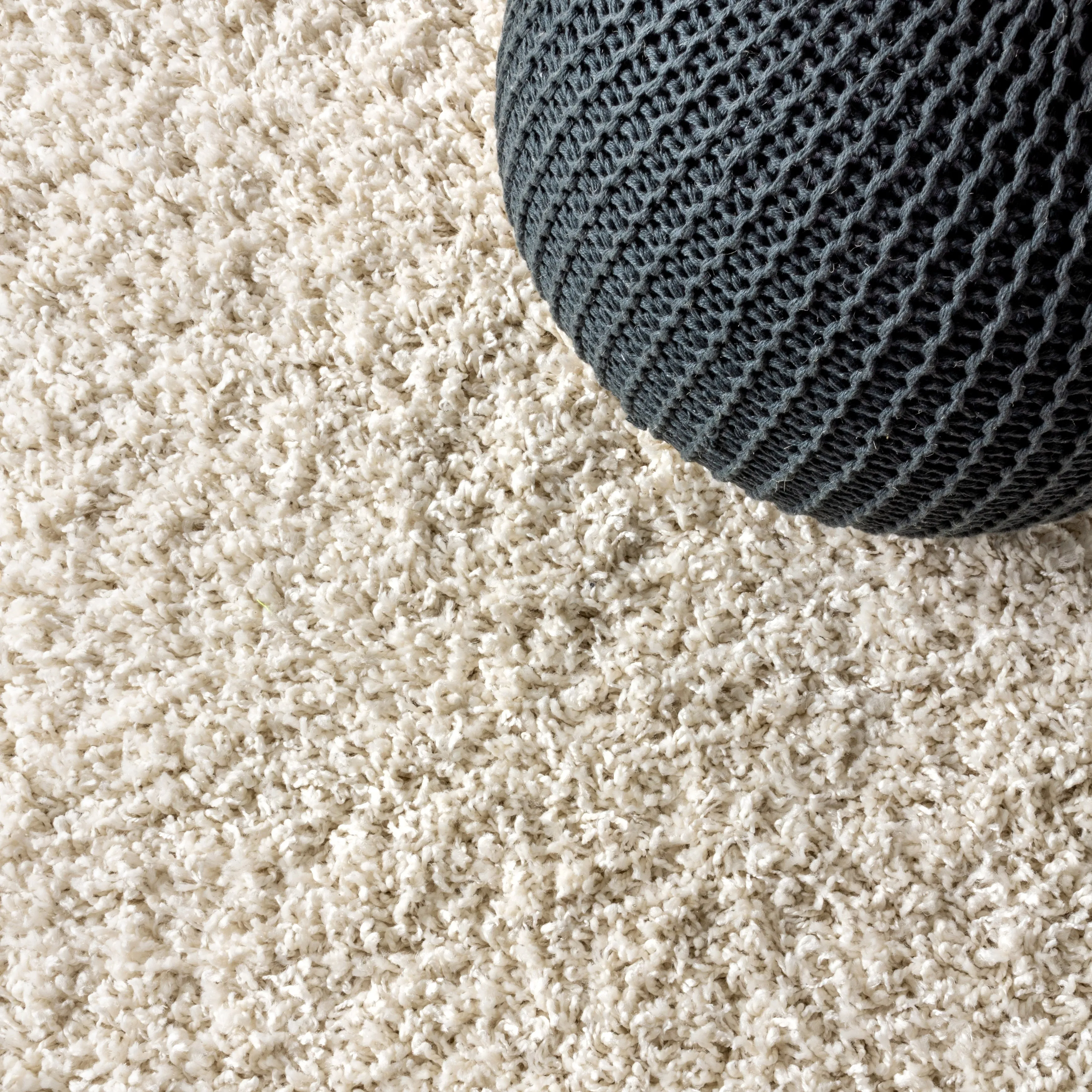JONATHAN Y Modern Shag Plush Tassel Area Rug