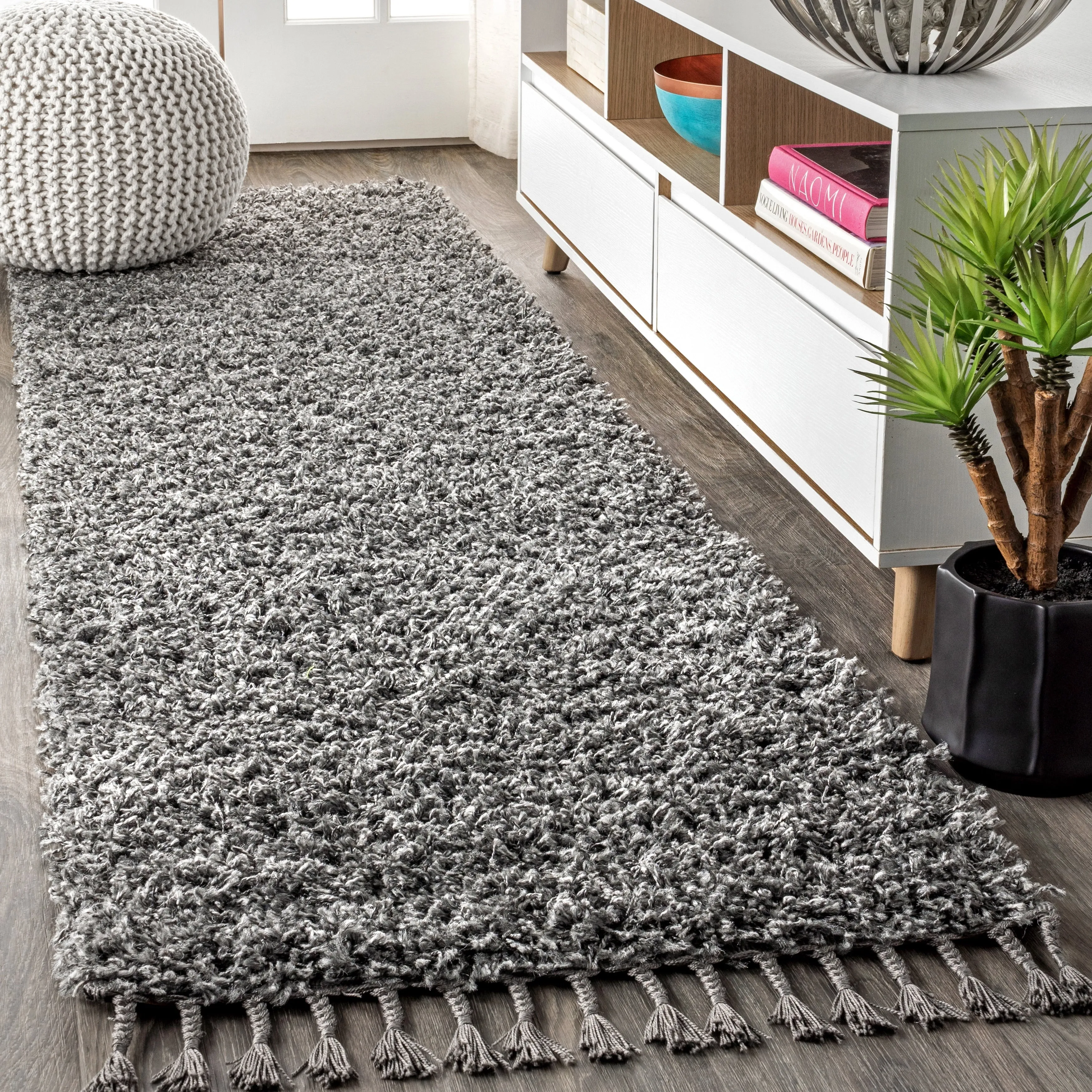 JONATHAN Y Modern Shag Plush Tassel Area Rug
