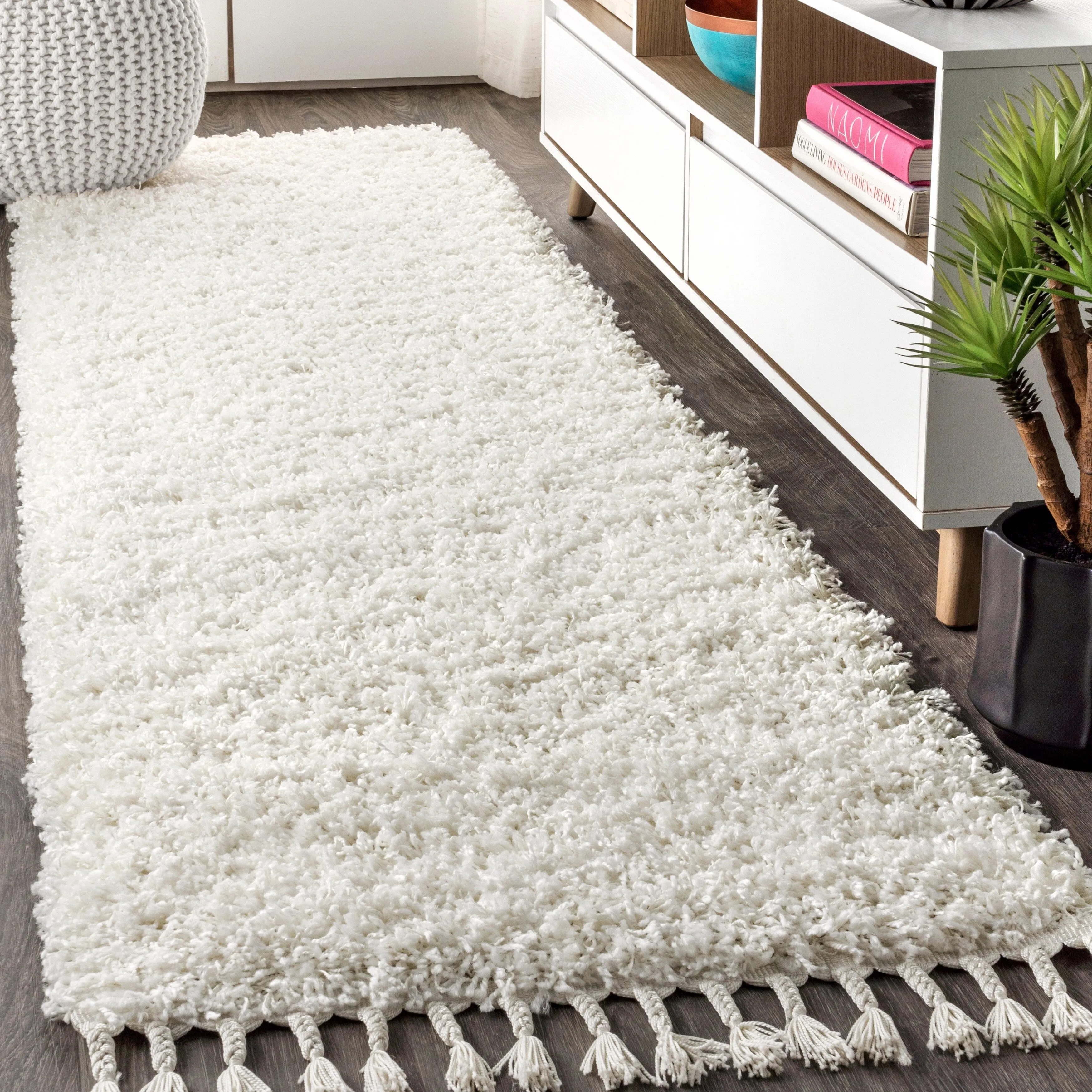 JONATHAN Y Modern Shag Plush Tassel Area Rug