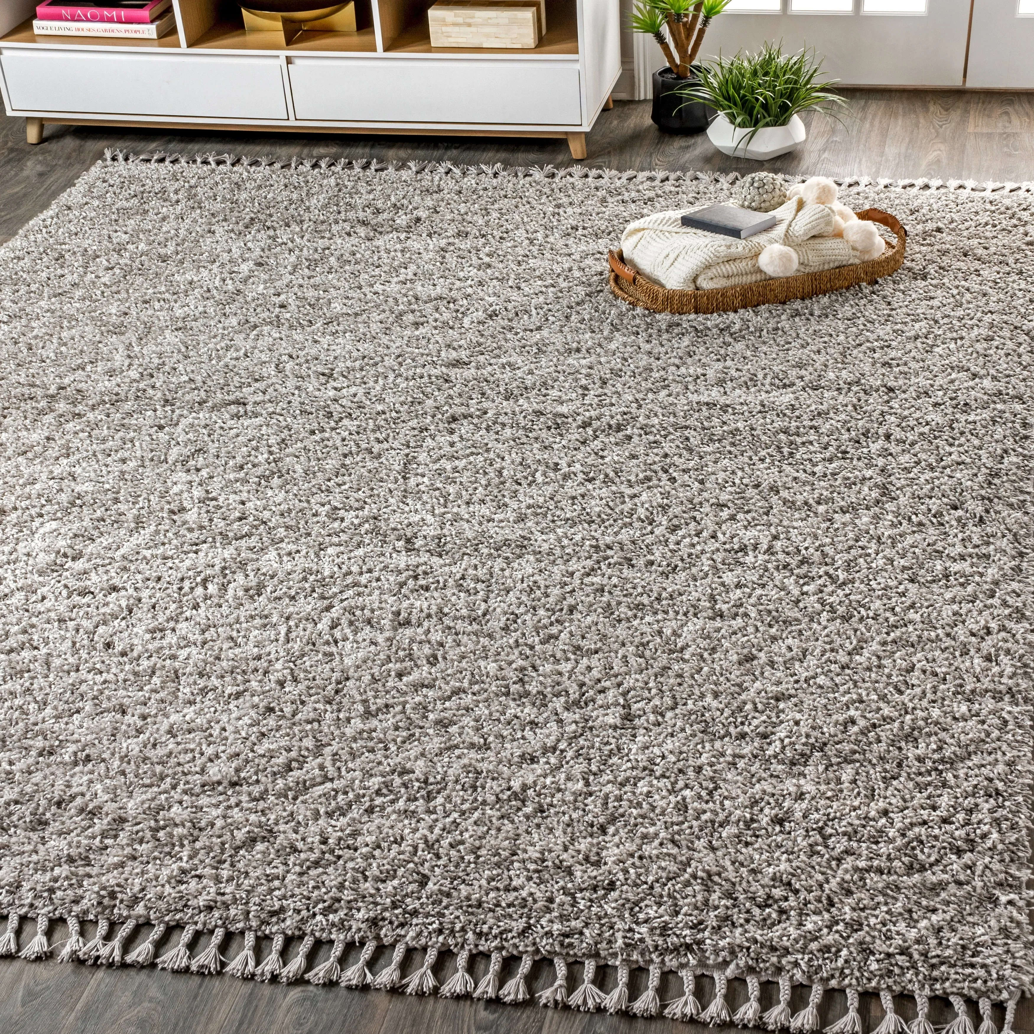 JONATHAN Y Modern Shag Plush Tassel Area Rug