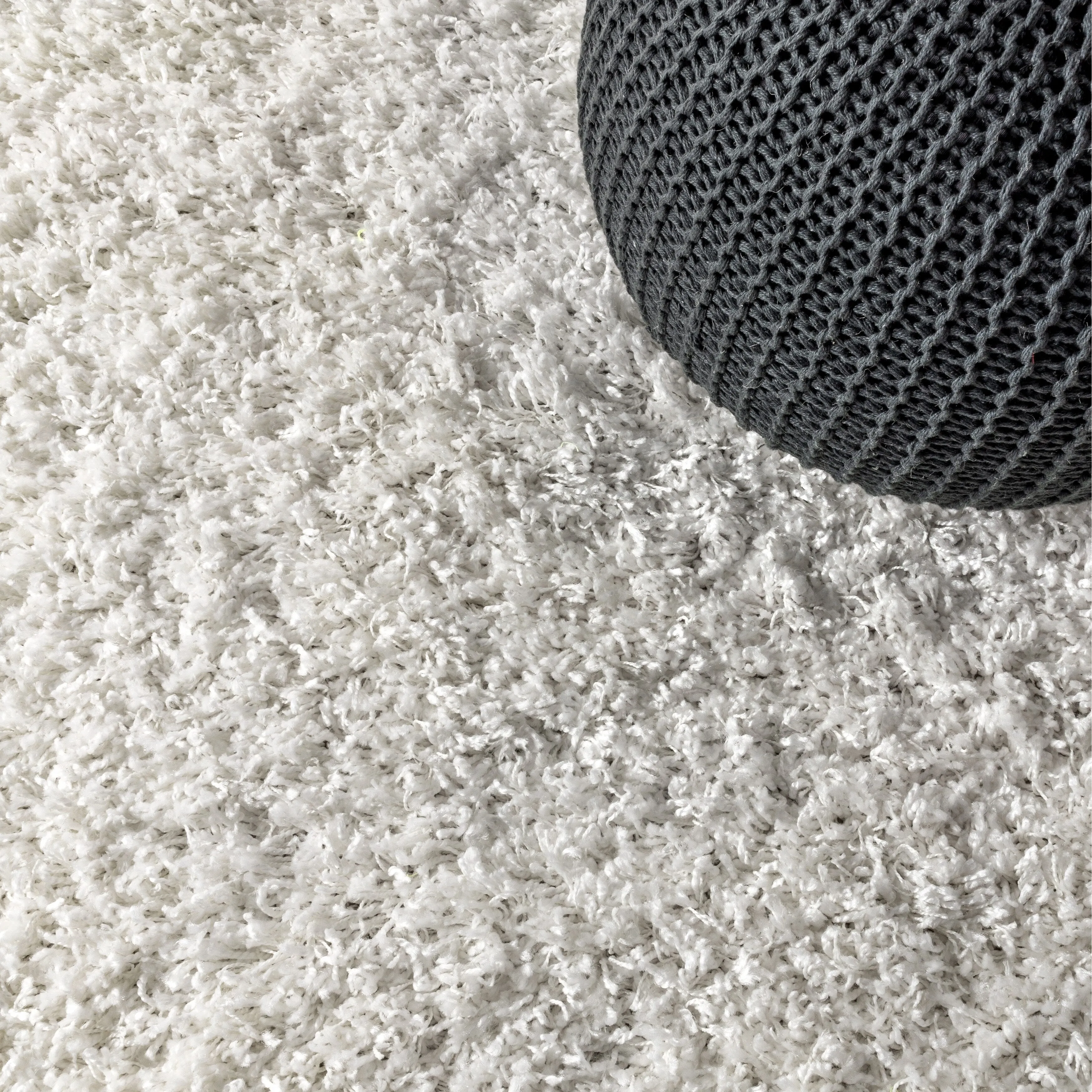 JONATHAN Y Modern Shag Plush Tassel Area Rug
